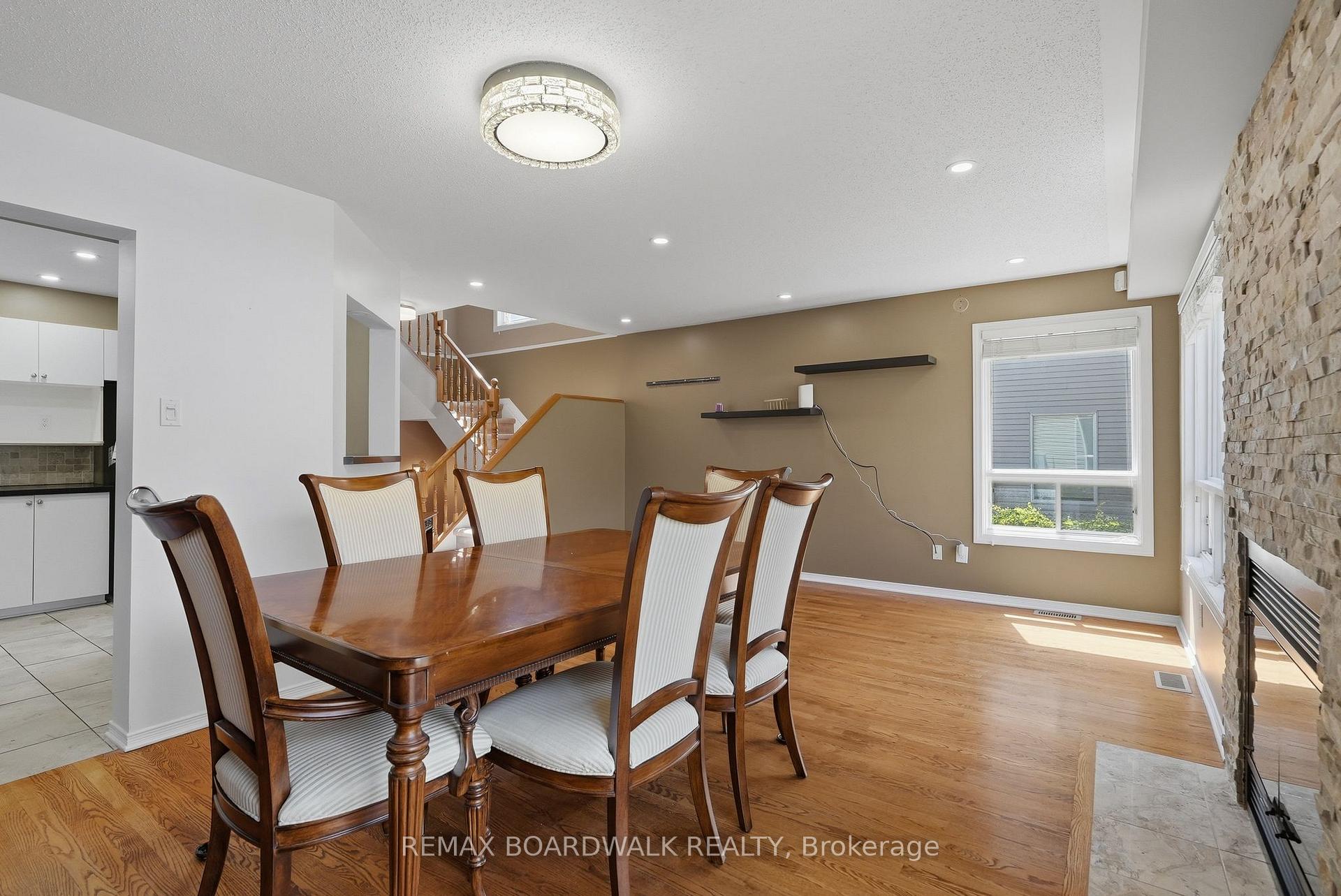 Photo 16 of 5981 Pineglade Crescent, Ottawa, Chapel Hill South - Orleans Village — HOMEH