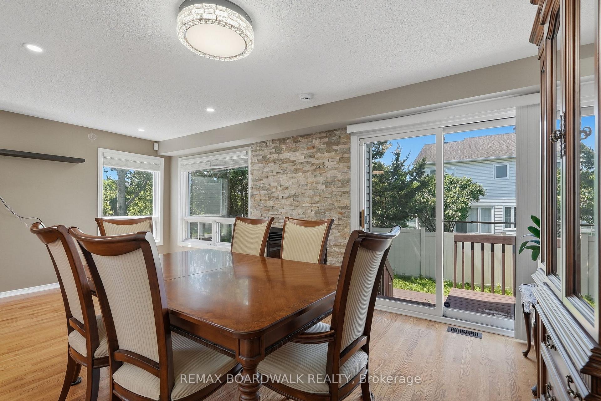 Photo 17 of 5981 Pineglade Crescent, Ottawa, Chapel Hill South - Orleans Village — HOMEH