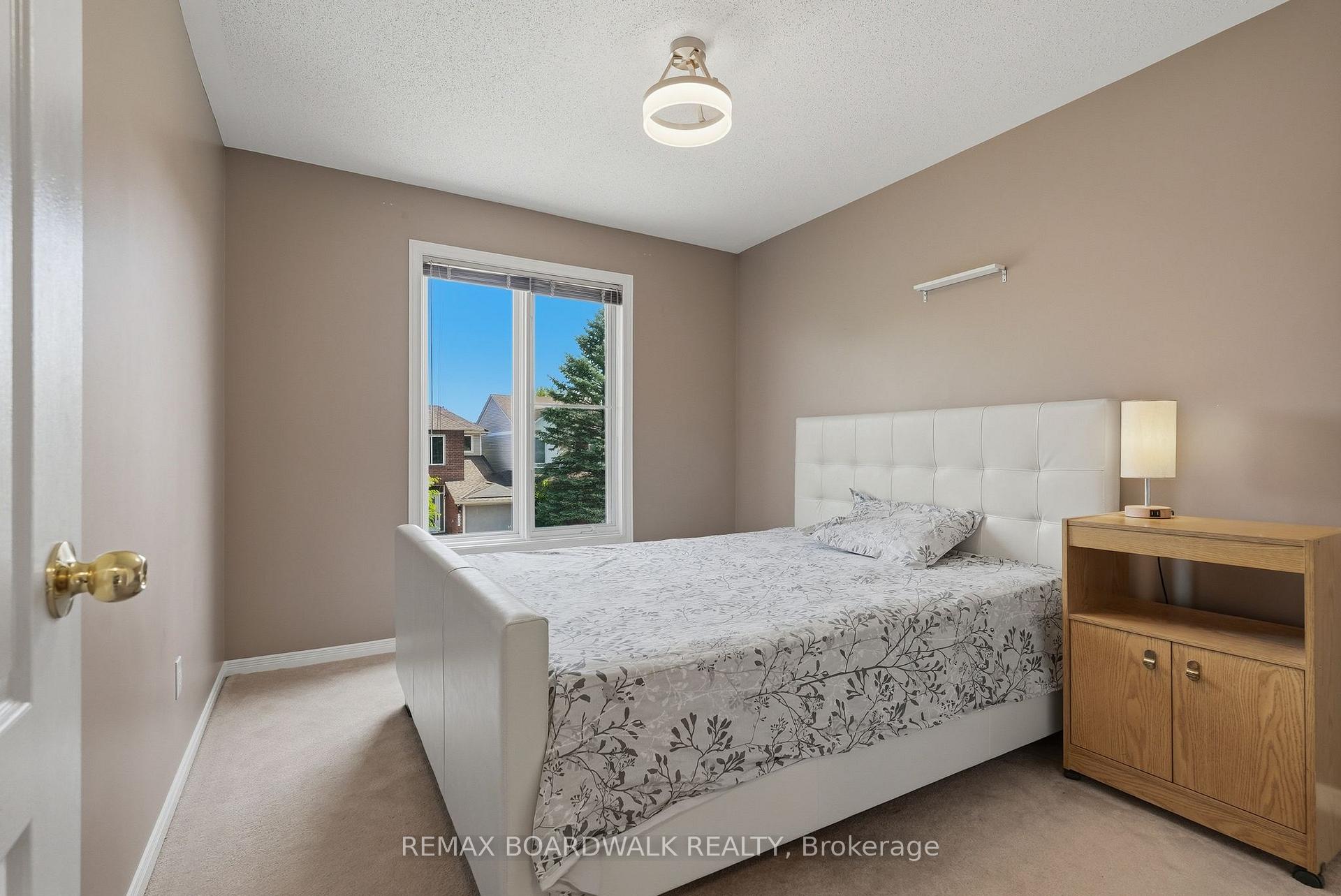 Photo 26 of 5981 Pineglade Crescent, Ottawa, Chapel Hill South - Orleans Village — HOMEH