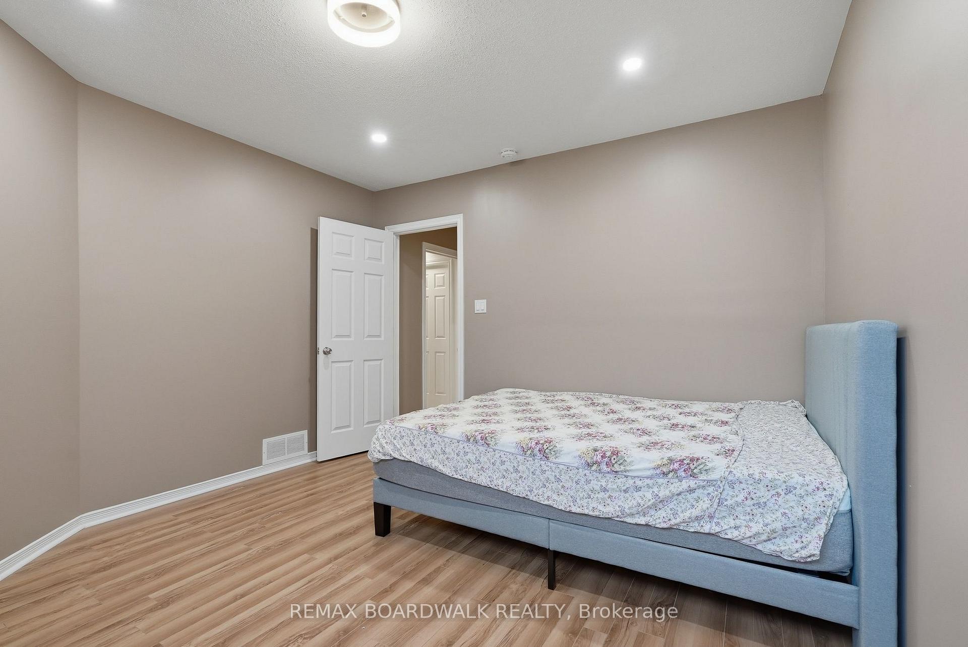 Photo 30 of 5981 Pineglade Crescent, Ottawa, Chapel Hill South - Orleans Village — HOMEH