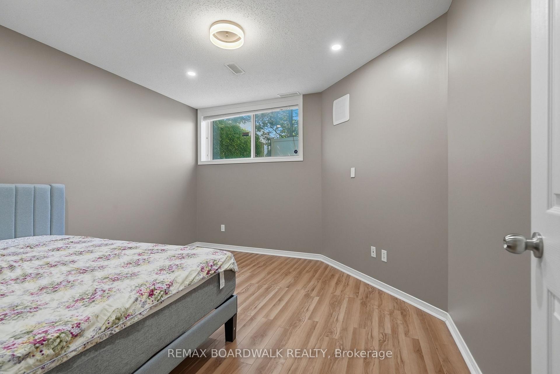Photo 31 of 5981 Pineglade Crescent, Ottawa, Chapel Hill South - Orleans Village — HOMEH