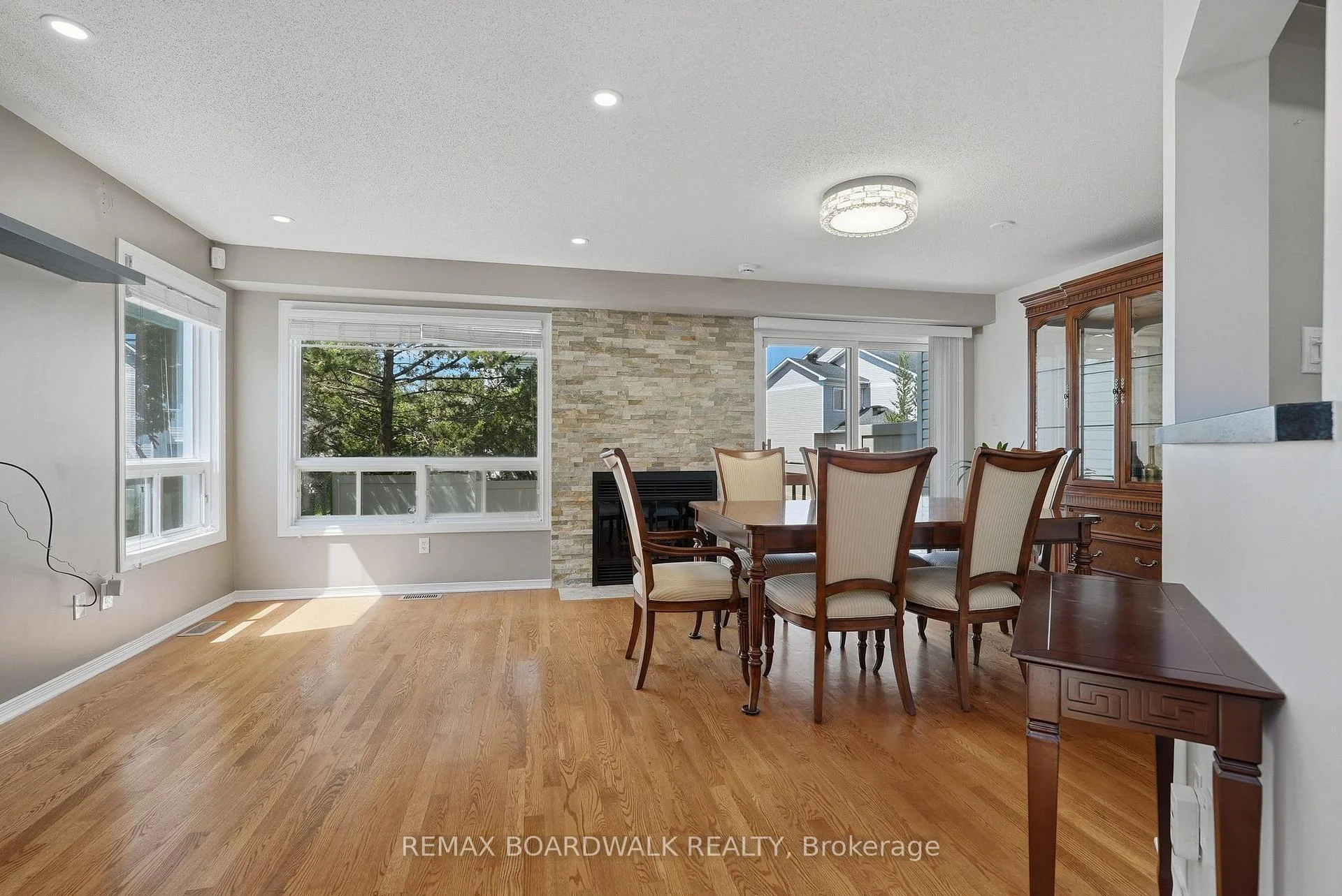 Photo 11 of 5981 Pineglade Crescent, Ottawa, Chapel Hill South - Orleans Village — HOMEH