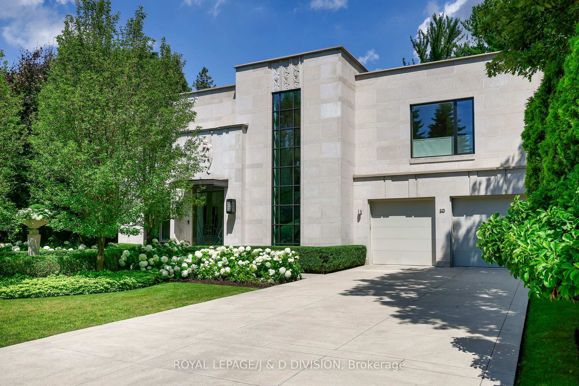 Photo 1 of 20 Forest Glen Crescent, North York, Bridle Path-Sunnybrook-York Mills — HOMEH