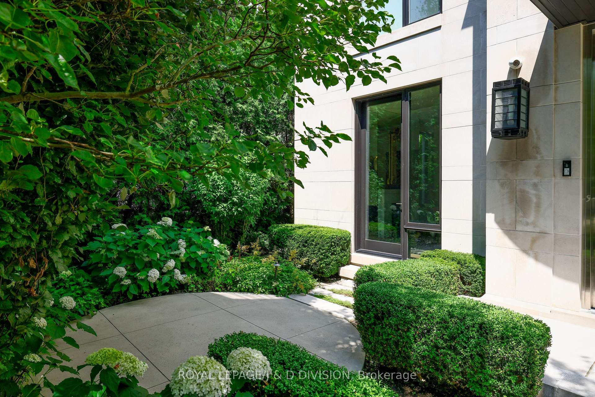 Photo 9 of 20 Forest Glen Crescent, North York, Bridle Path-Sunnybrook-York Mills — HOMEH