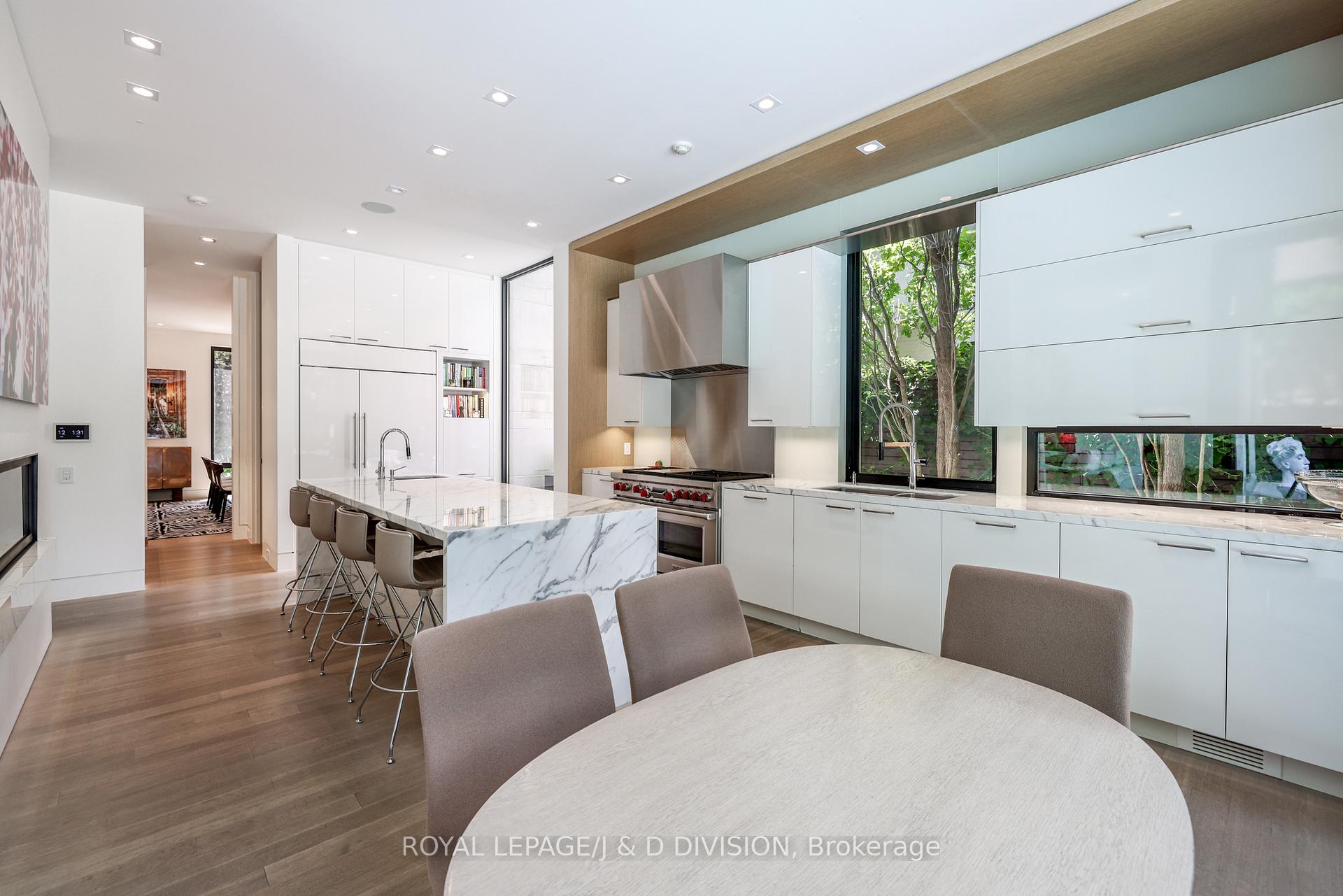 Photo 10 of 20 Forest Glen Crescent, North York, Bridle Path-Sunnybrook-York Mills — HOMEH