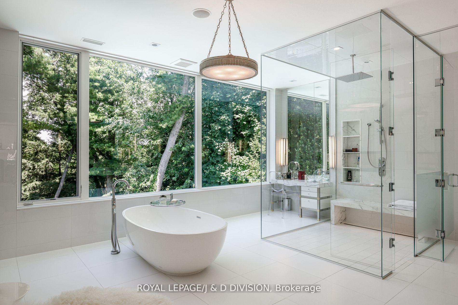 Photo 13 of 20 Forest Glen Crescent, North York, Bridle Path-Sunnybrook-York Mills — HOMEH
