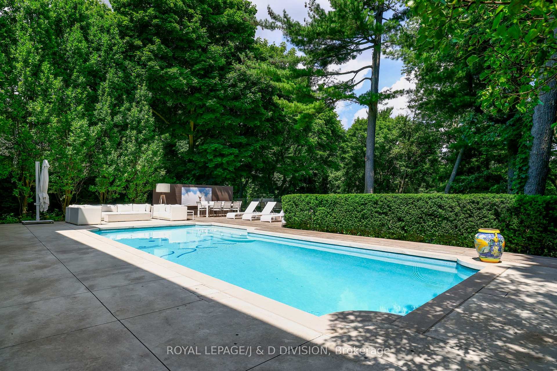 Photo 21 of 20 Forest Glen Crescent, North York, Bridle Path-Sunnybrook-York Mills — HOMEH