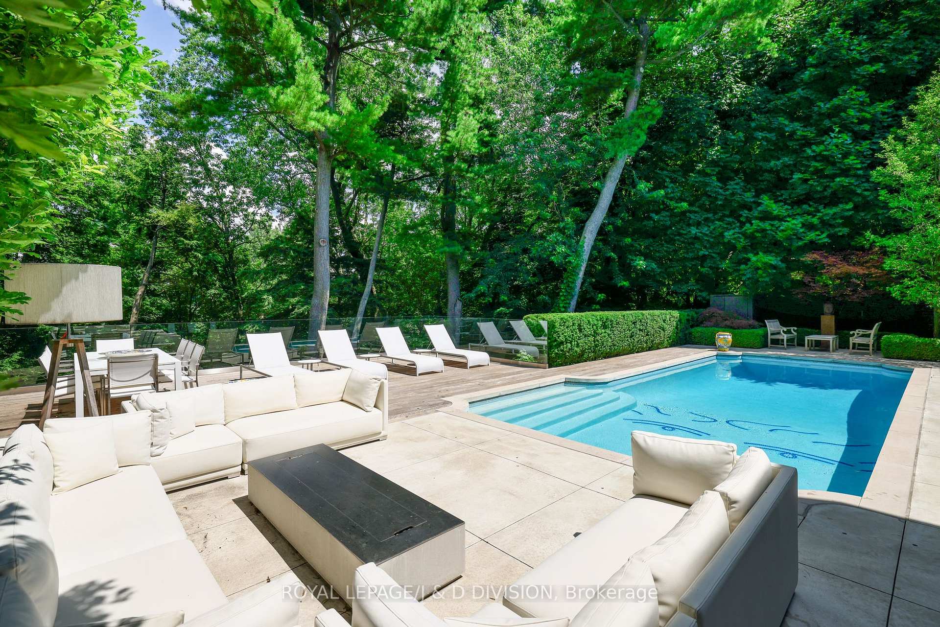 Photo 22 of 20 Forest Glen Crescent, North York, Bridle Path-Sunnybrook-York Mills — HOMEH