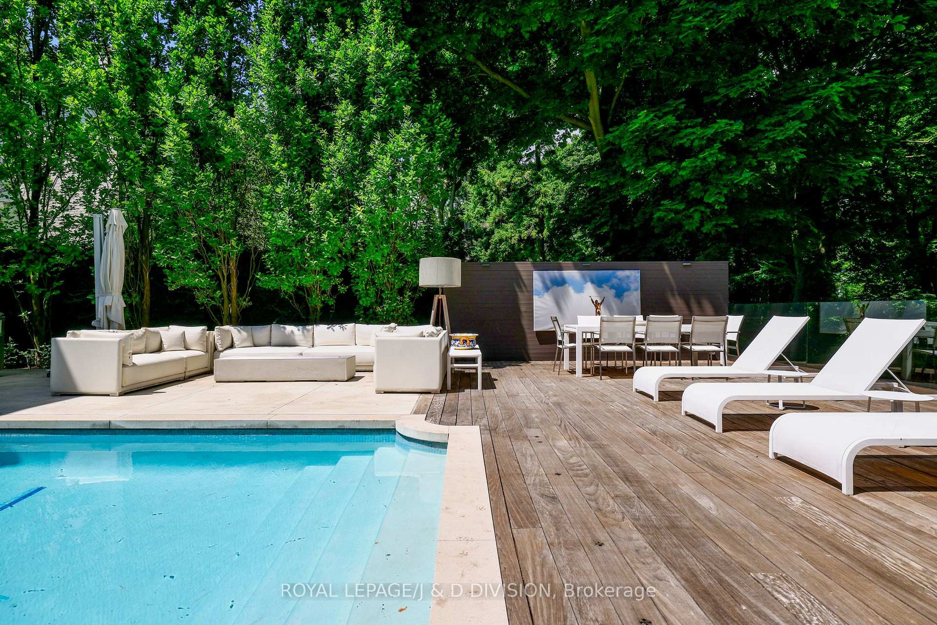 Photo 24 of 20 Forest Glen Crescent, North York, Bridle Path-Sunnybrook-York Mills — HOMEH