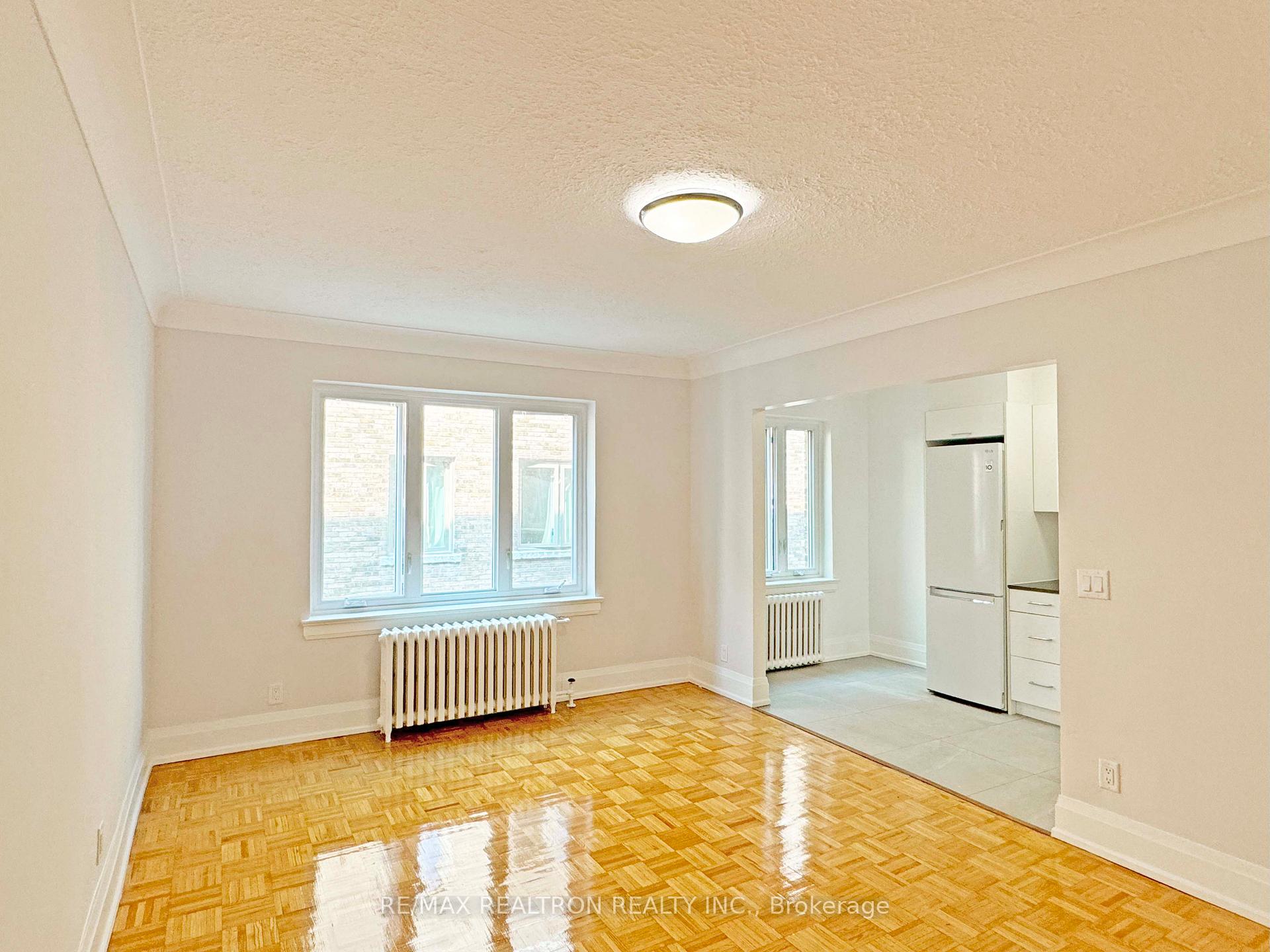 Photo 3 of Unit 406, 394 Avenue Road, Toronto, Casa Loma — HOMEH