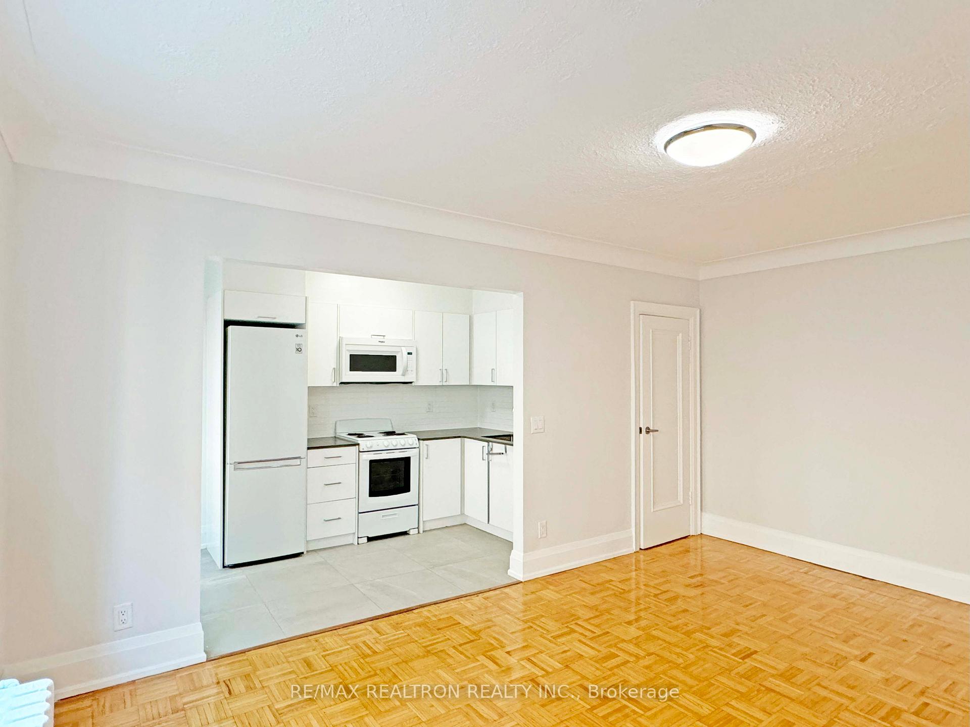 Photo 5 of Unit 406, 394 Avenue Road, Toronto, Casa Loma — HOMEH