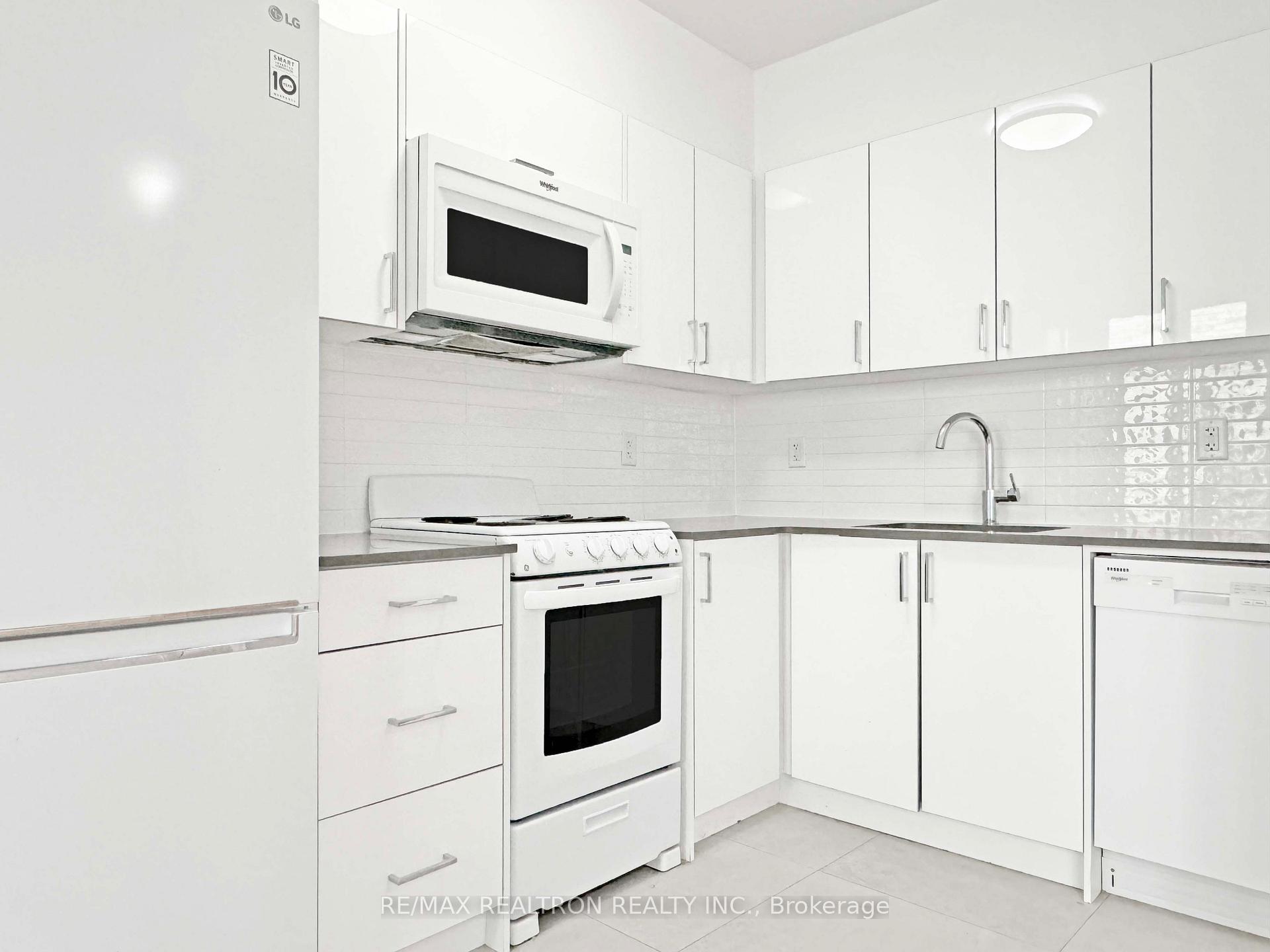 Photo 6 of Unit 406, 394 Avenue Road, Toronto, Casa Loma — HOMEH