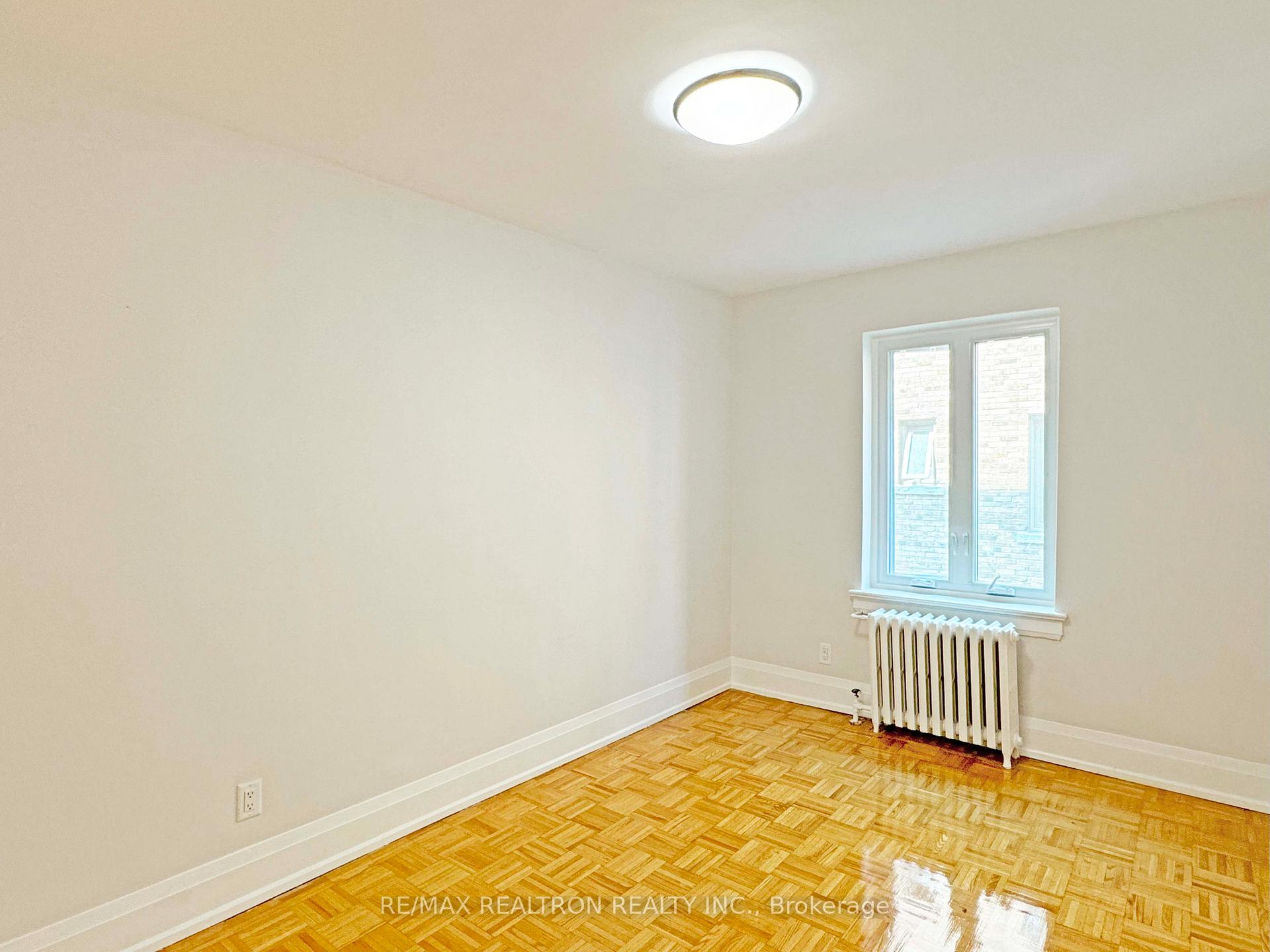 Photo 9 of Unit 406, 394 Avenue Road, Toronto, Casa Loma — HOMEH