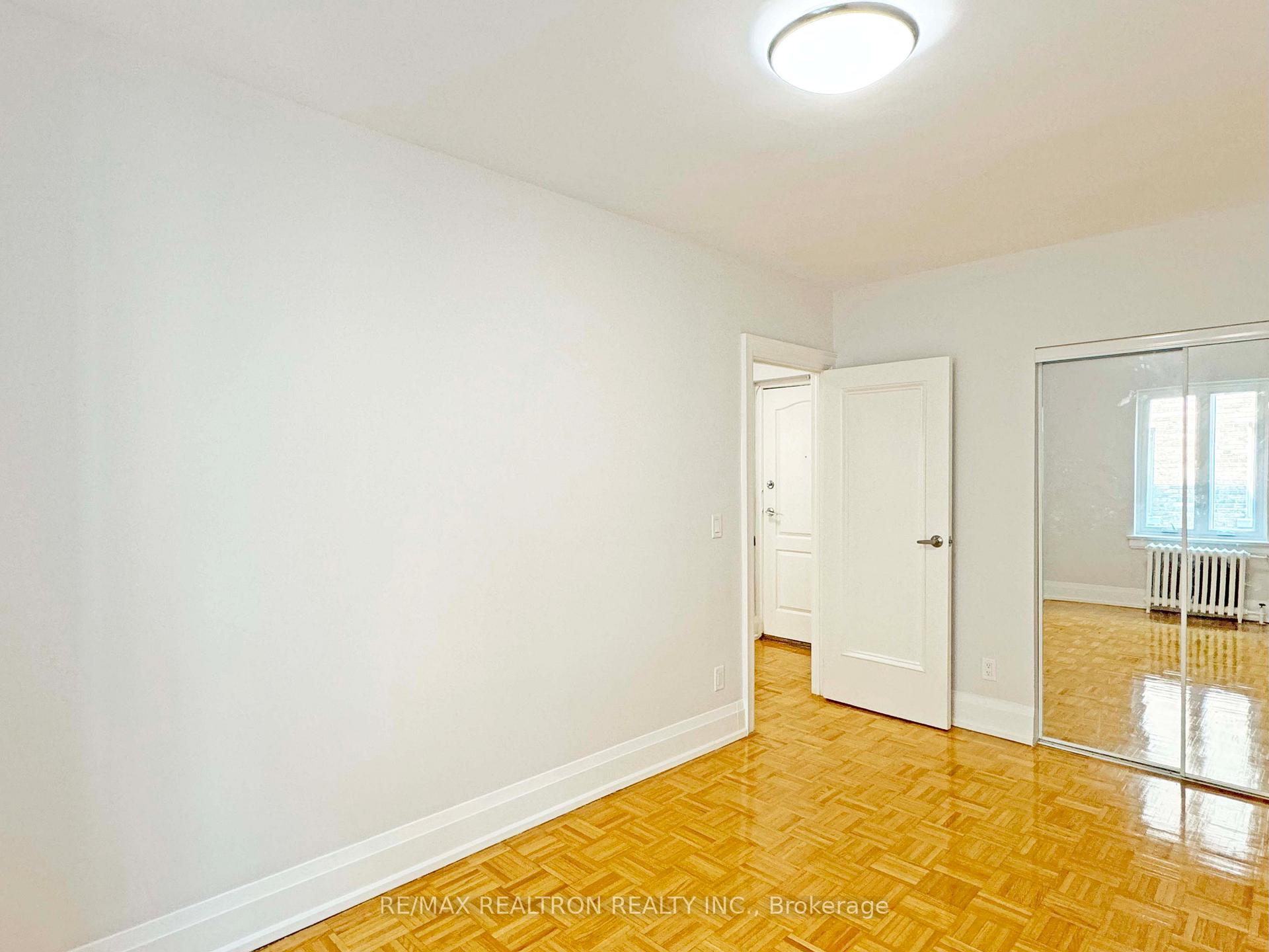 Photo 10 of Unit 406, 394 Avenue Road, Toronto, Casa Loma — HOMEH