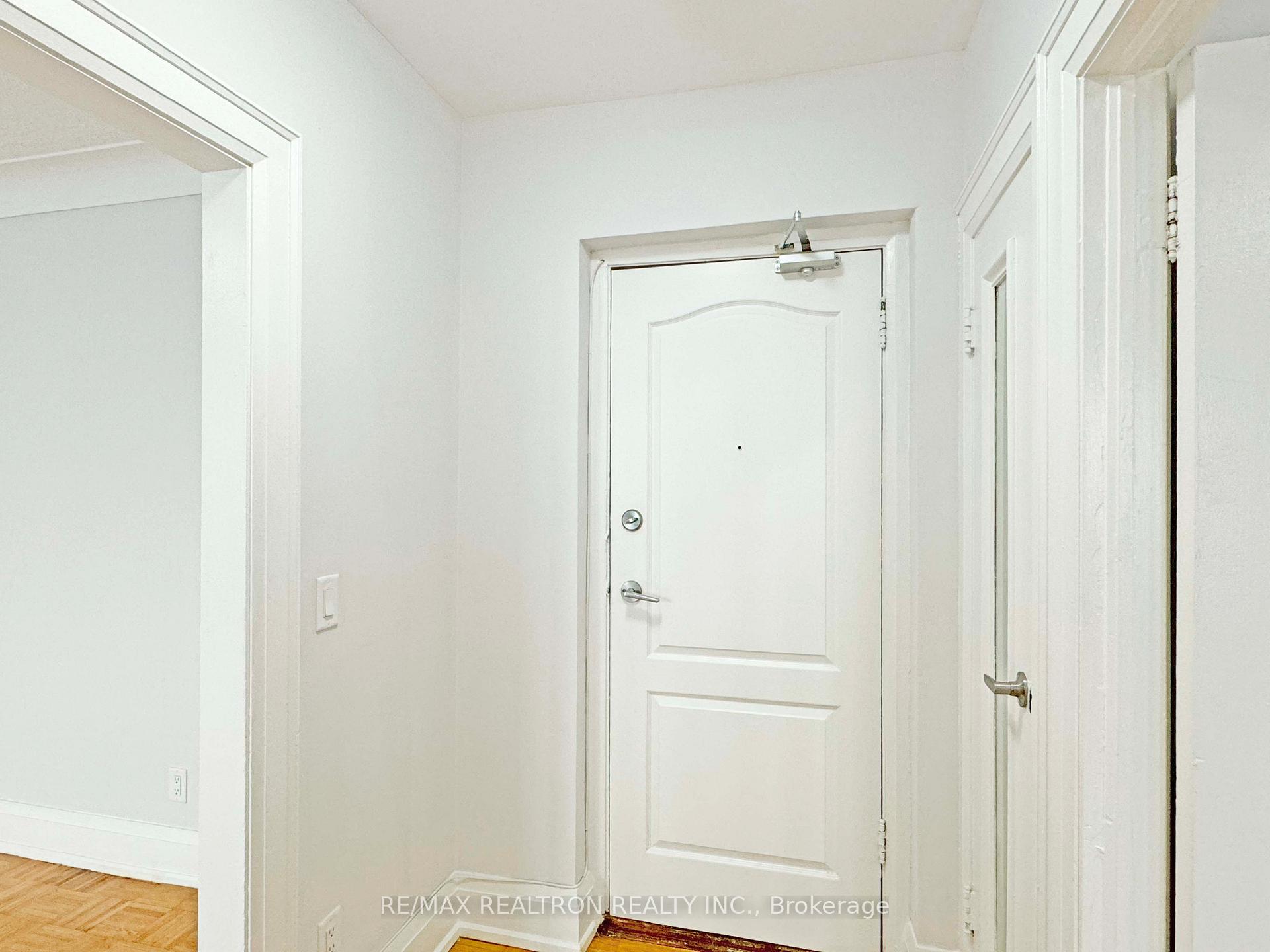 Photo 11 of Unit 406, 394 Avenue Road, Toronto, Casa Loma — HOMEH