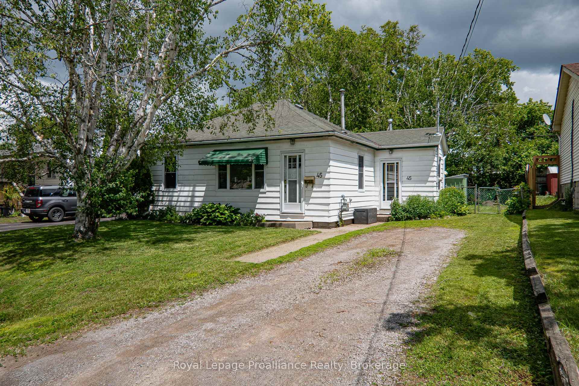 Photo 1 of 45 Valleyview Crescent, Belleville, Belleville Ward — HOMEH