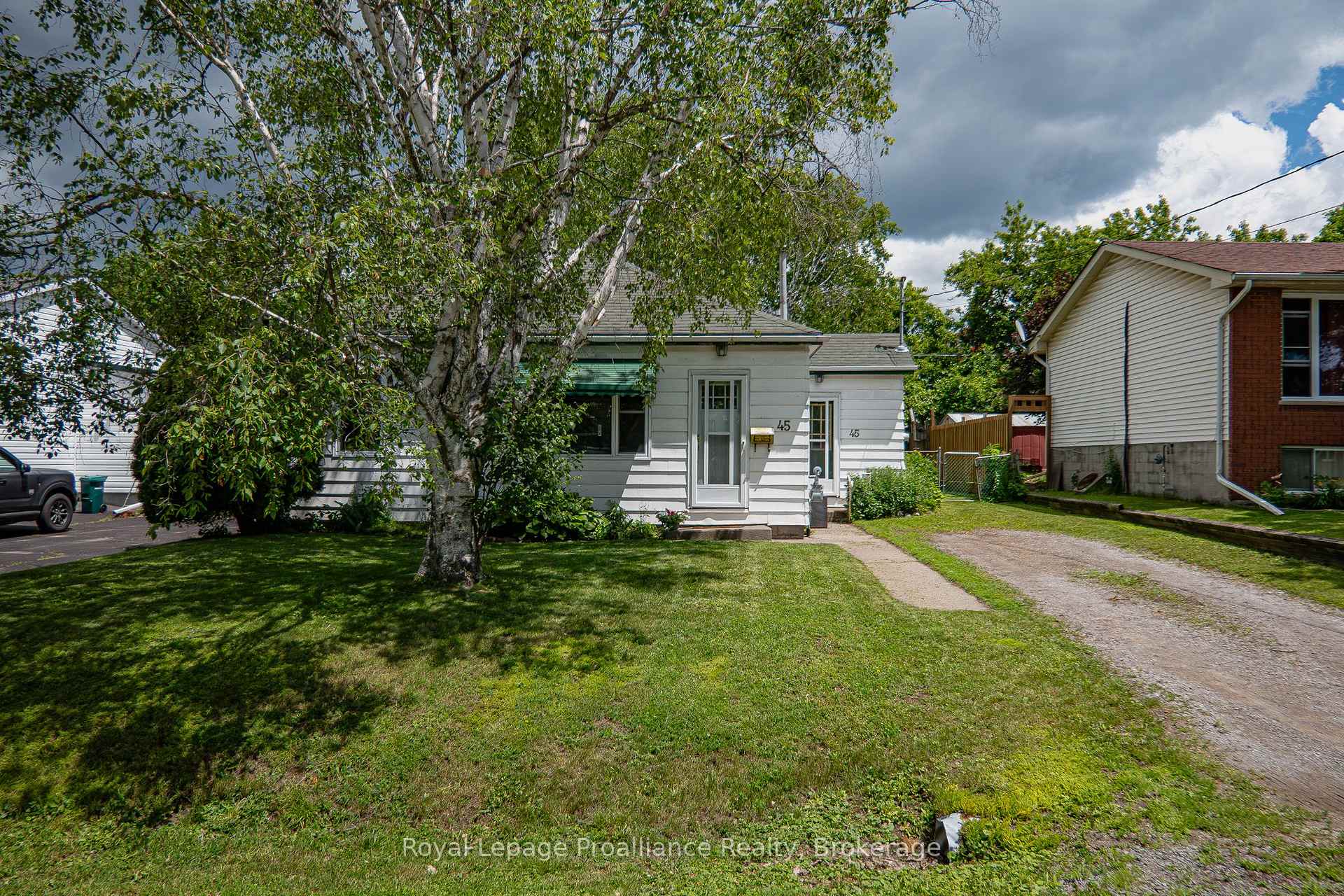 Photo 2 of 45 Valleyview Crescent, Belleville, Belleville Ward — HOMEH