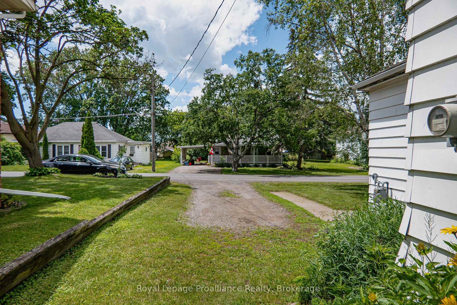 Photo 3 of 45 Valleyview Crescent, Belleville, Belleville Ward — HOMEH