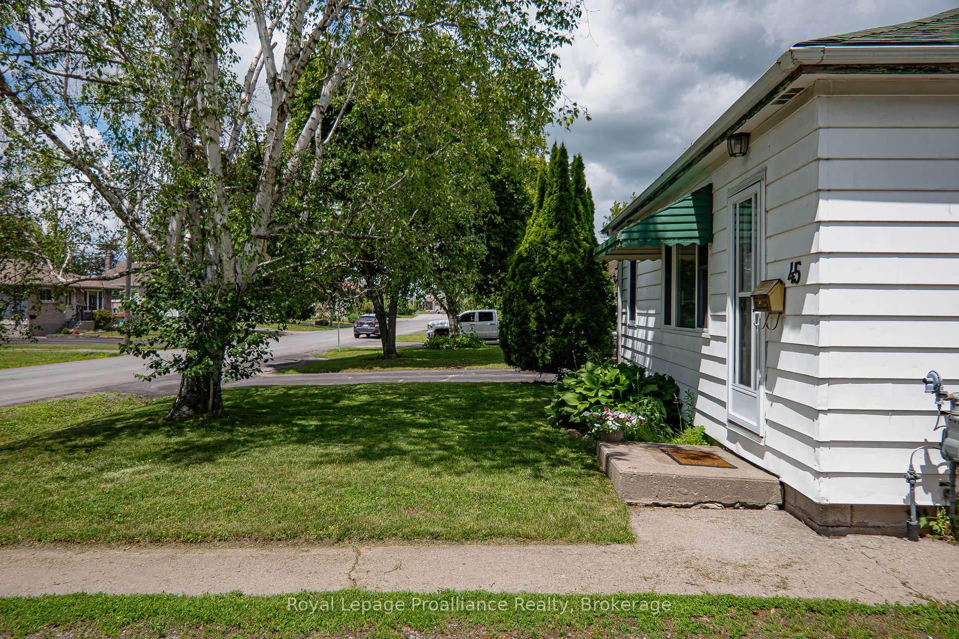 Photo 4 of 45 Valleyview Crescent, Belleville, Belleville Ward — HOMEH