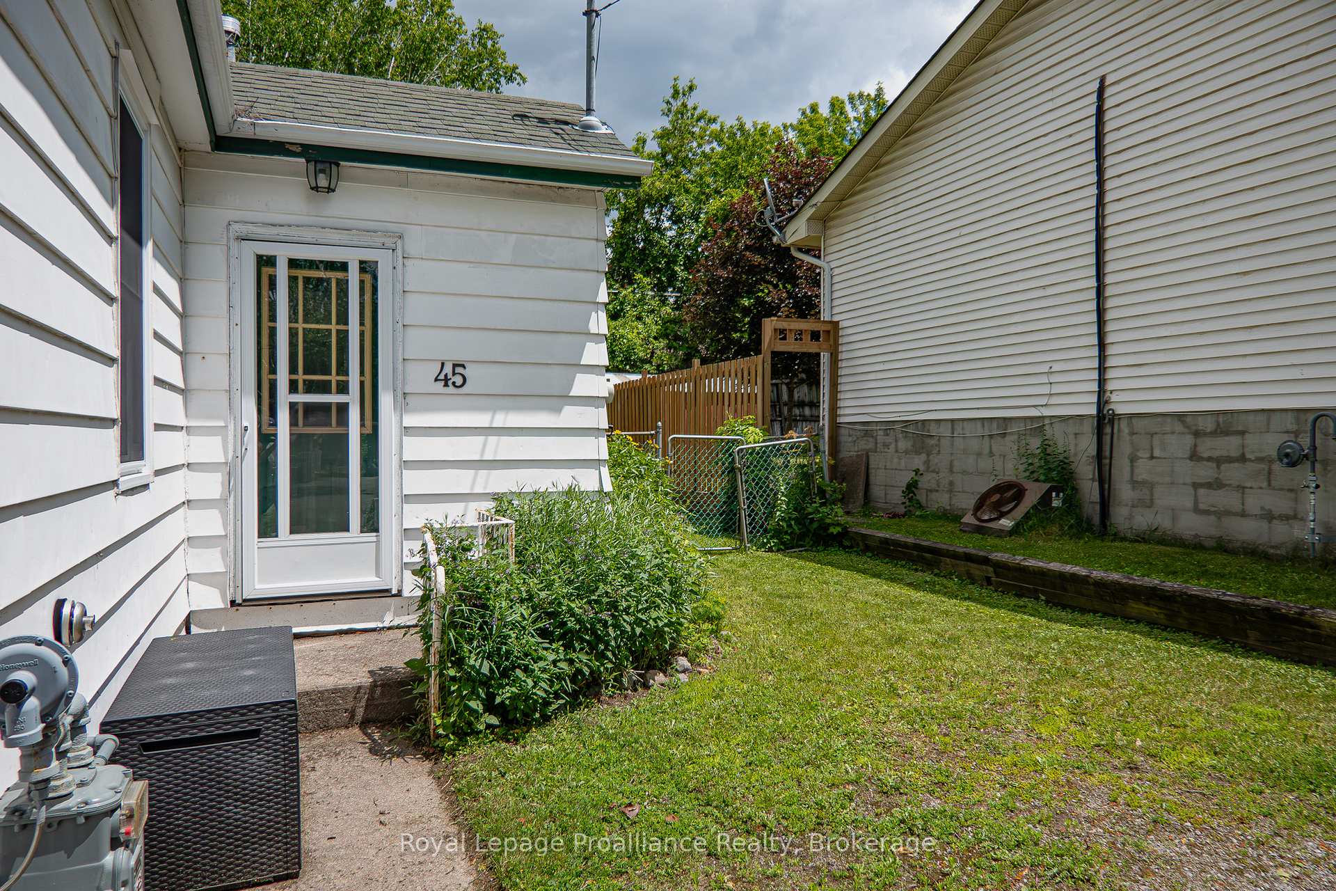 Photo 5 of 45 Valleyview Crescent, Belleville, Belleville Ward — HOMEH