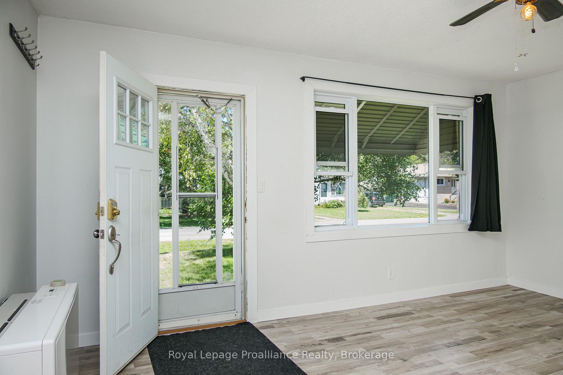 Photo 14 of 45 Valleyview Crescent, Belleville, Belleville Ward — HOMEH