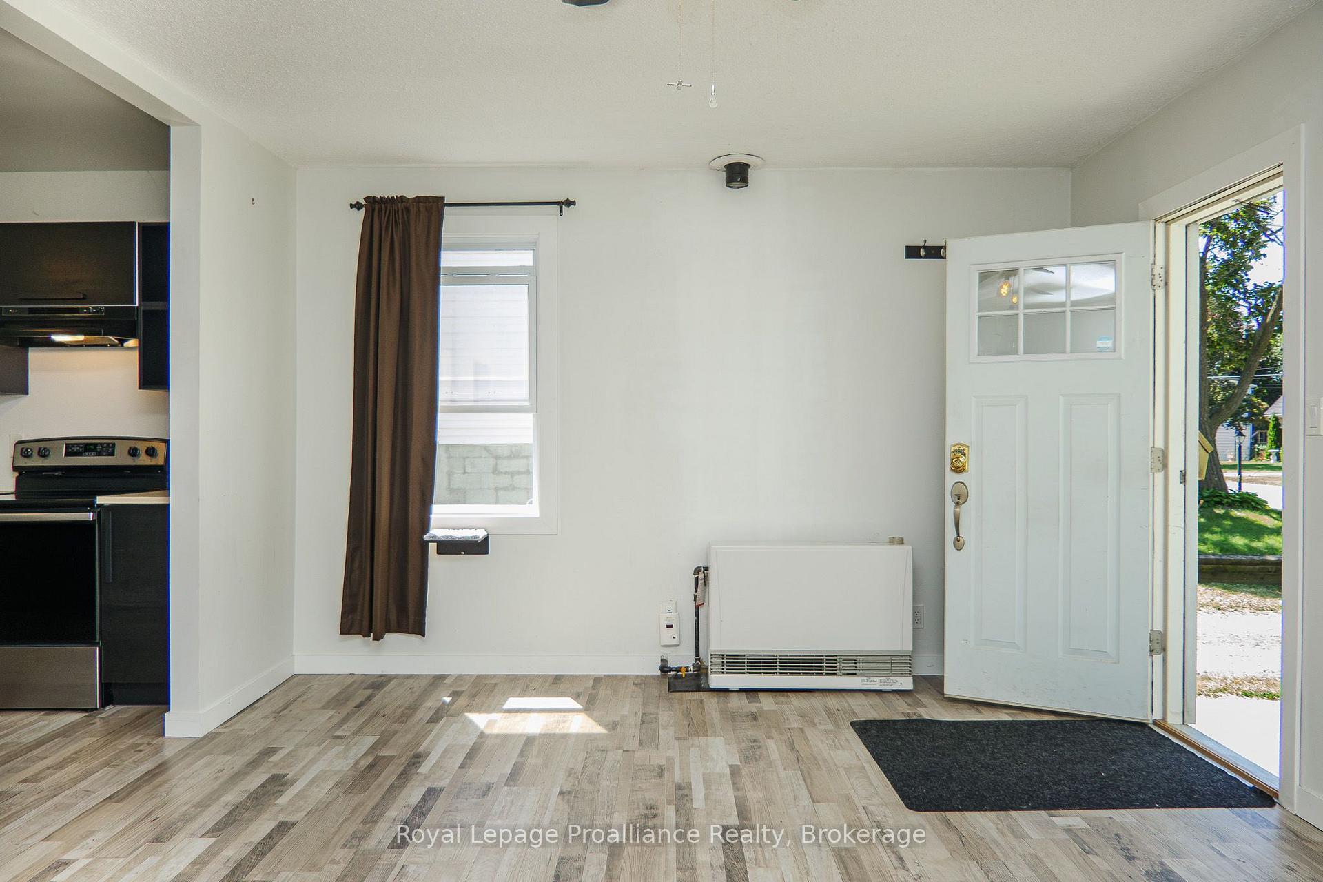 Photo 17 of 45 Valleyview Crescent, Belleville, Belleville Ward — HOMEH