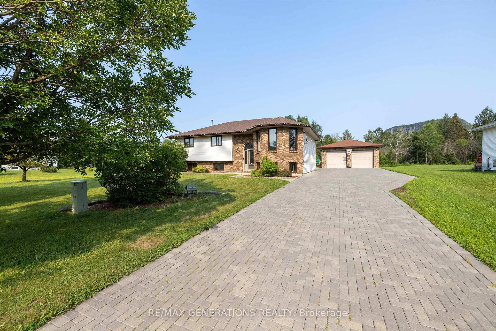 Photo 2 of 2446 Caspian Street, Thunder Bay, Mountain Road — HOMEH