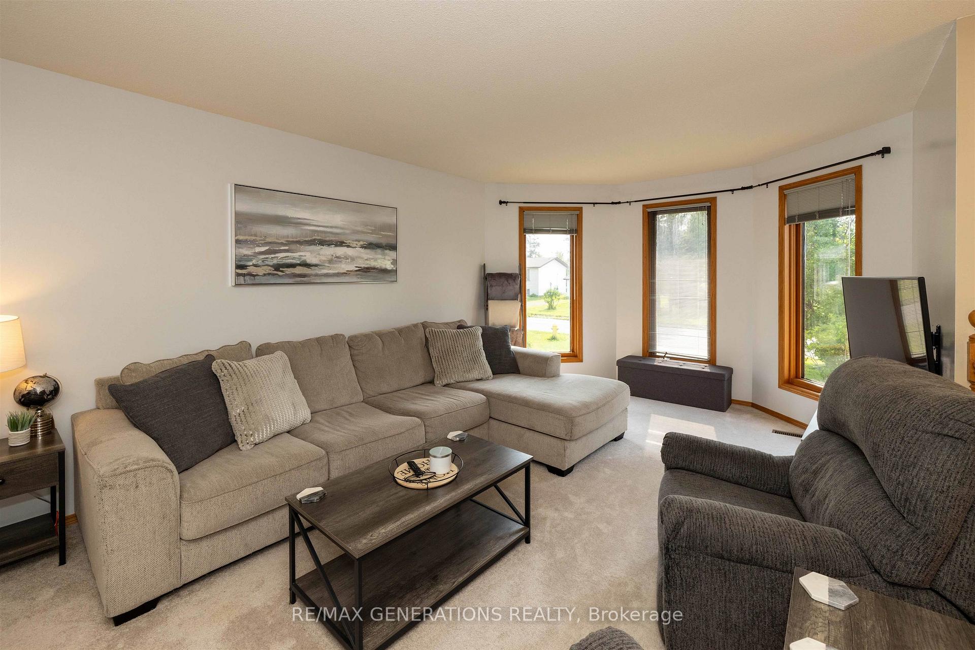 Photo 3 of 2446 Caspian Street, Thunder Bay, Mountain Road — HOMEH