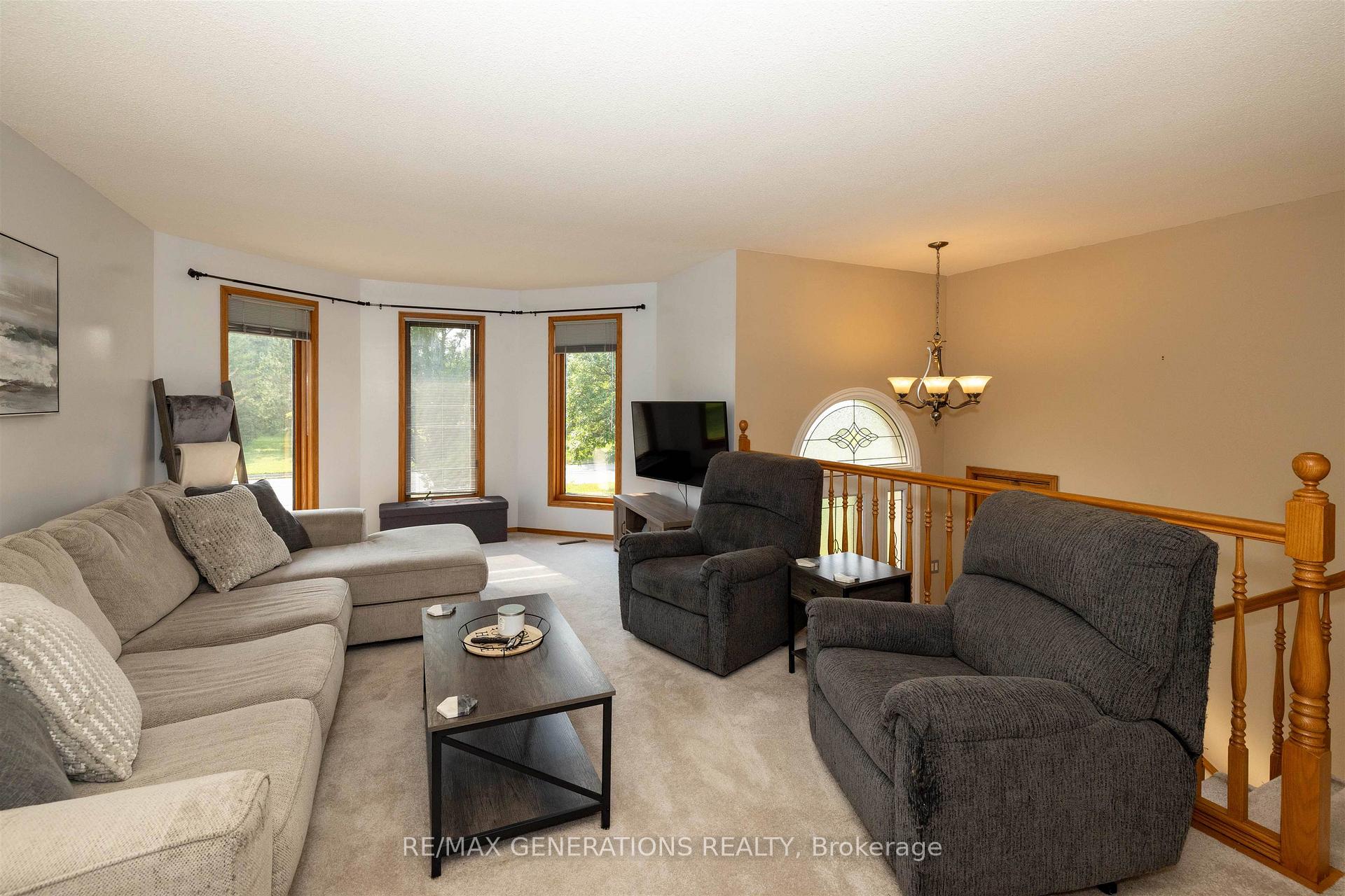 Photo 4 of 2446 Caspian Street, Thunder Bay, Mountain Road — HOMEH
