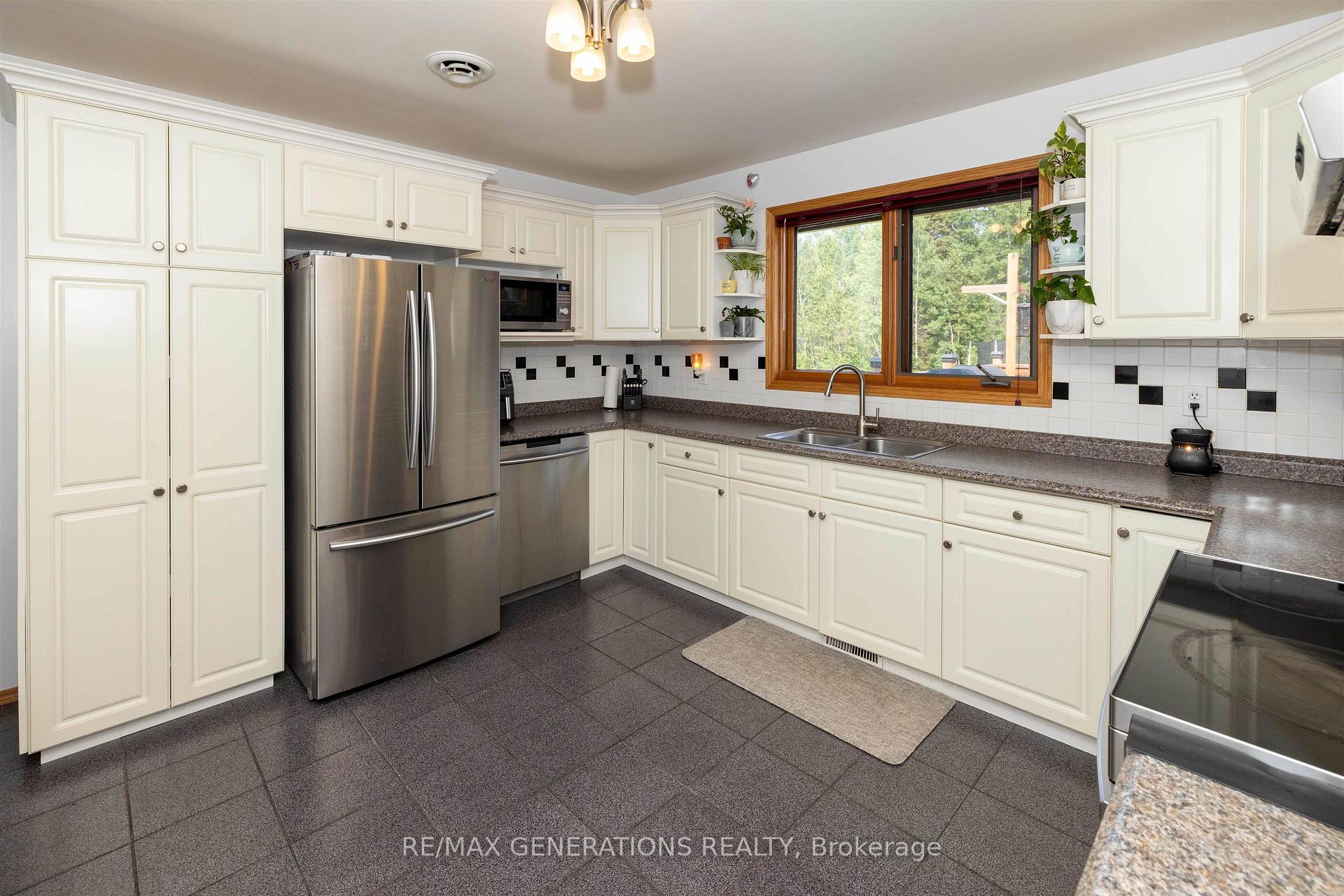 Photo 6 of 2446 Caspian Street, Thunder Bay, Mountain Road — HOMEH