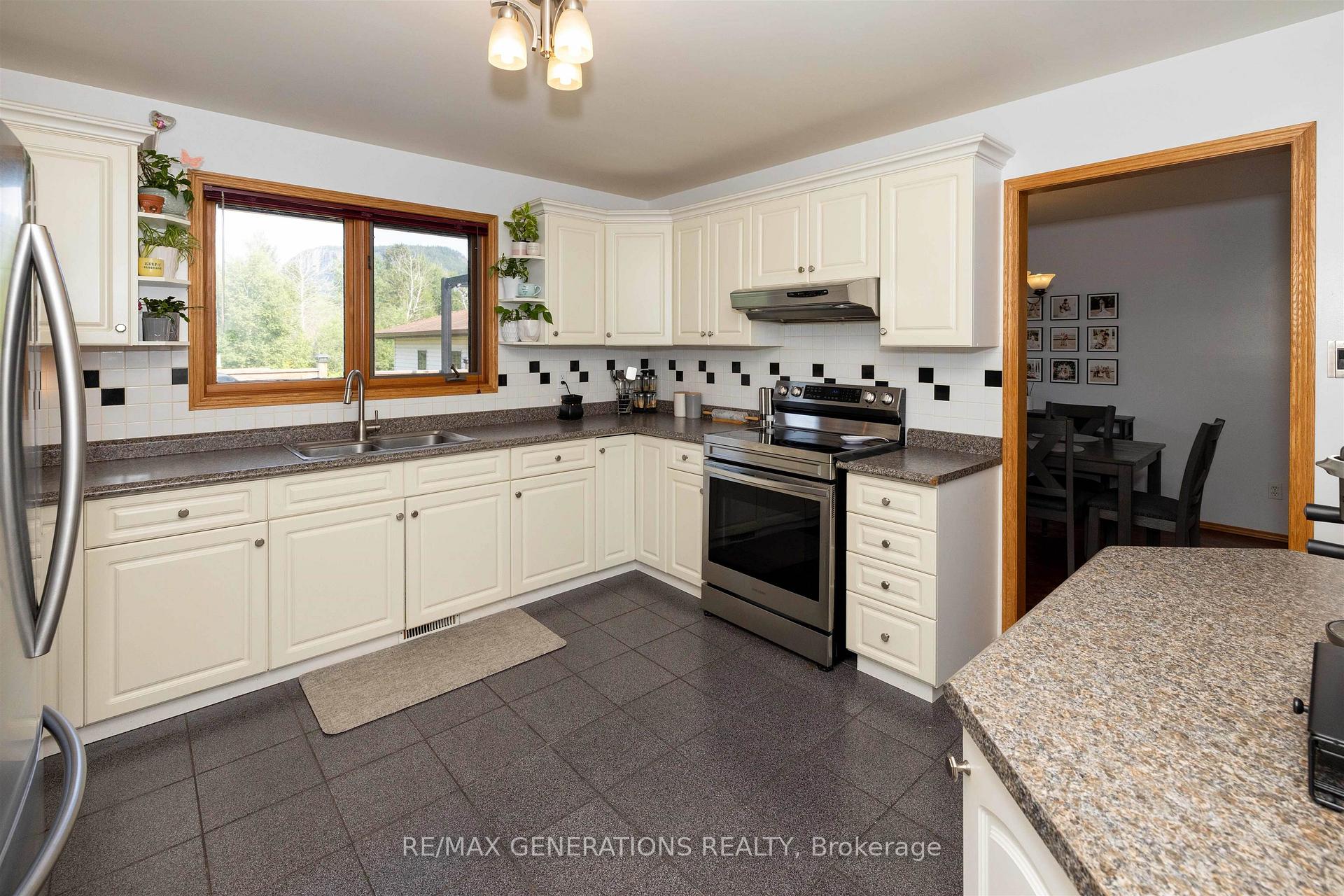 Photo 7 of 2446 Caspian Street, Thunder Bay, Mountain Road — HOMEH