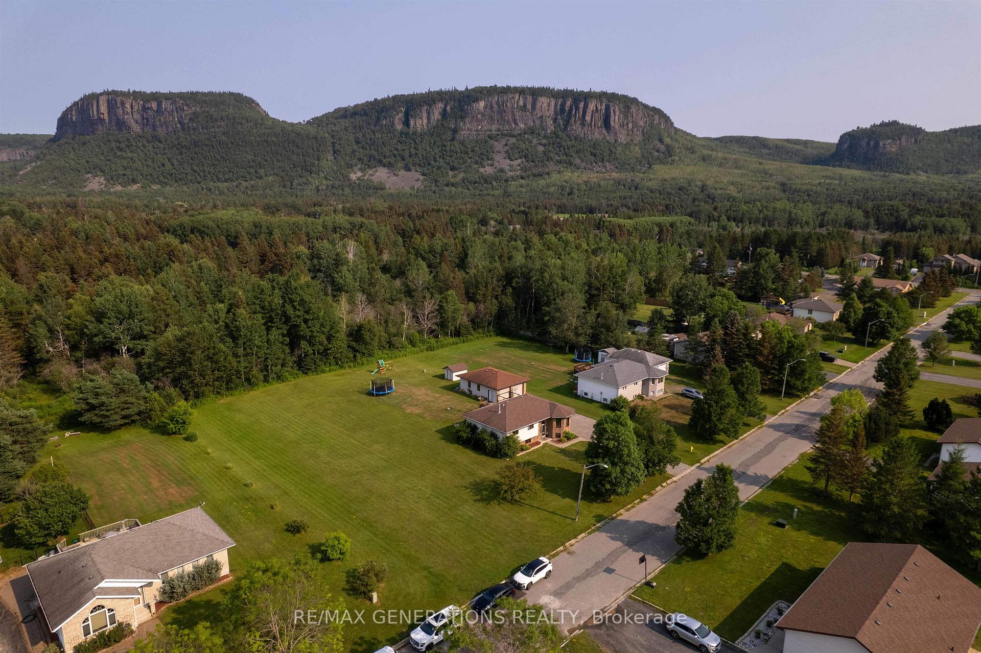 Photo 32 of 2446 Caspian Street, Thunder Bay, Mountain Road — HOMEH