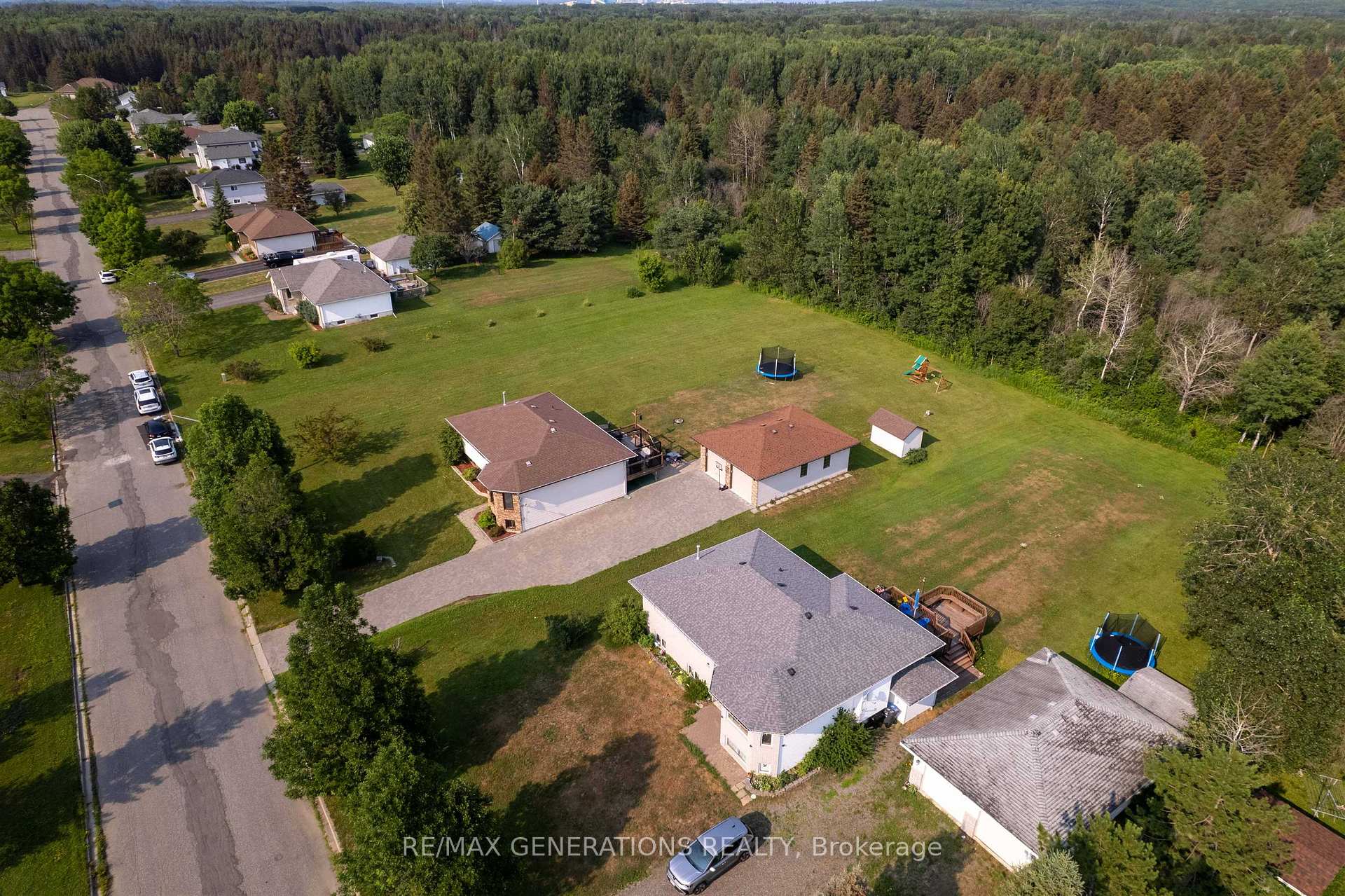 Photo 37 of 2446 Caspian Street, Thunder Bay, Mountain Road — HOMEH