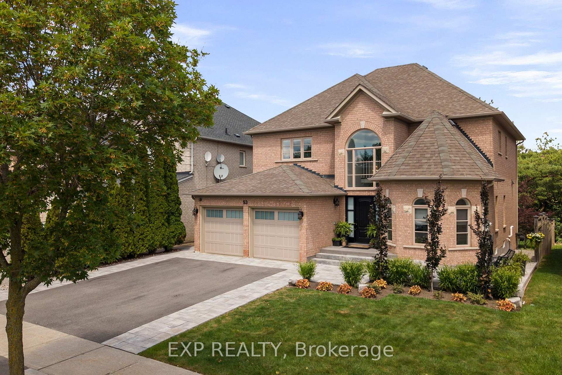Photo 2 of 53 Glenside Drive, Vaughan, Maple — HOMEH