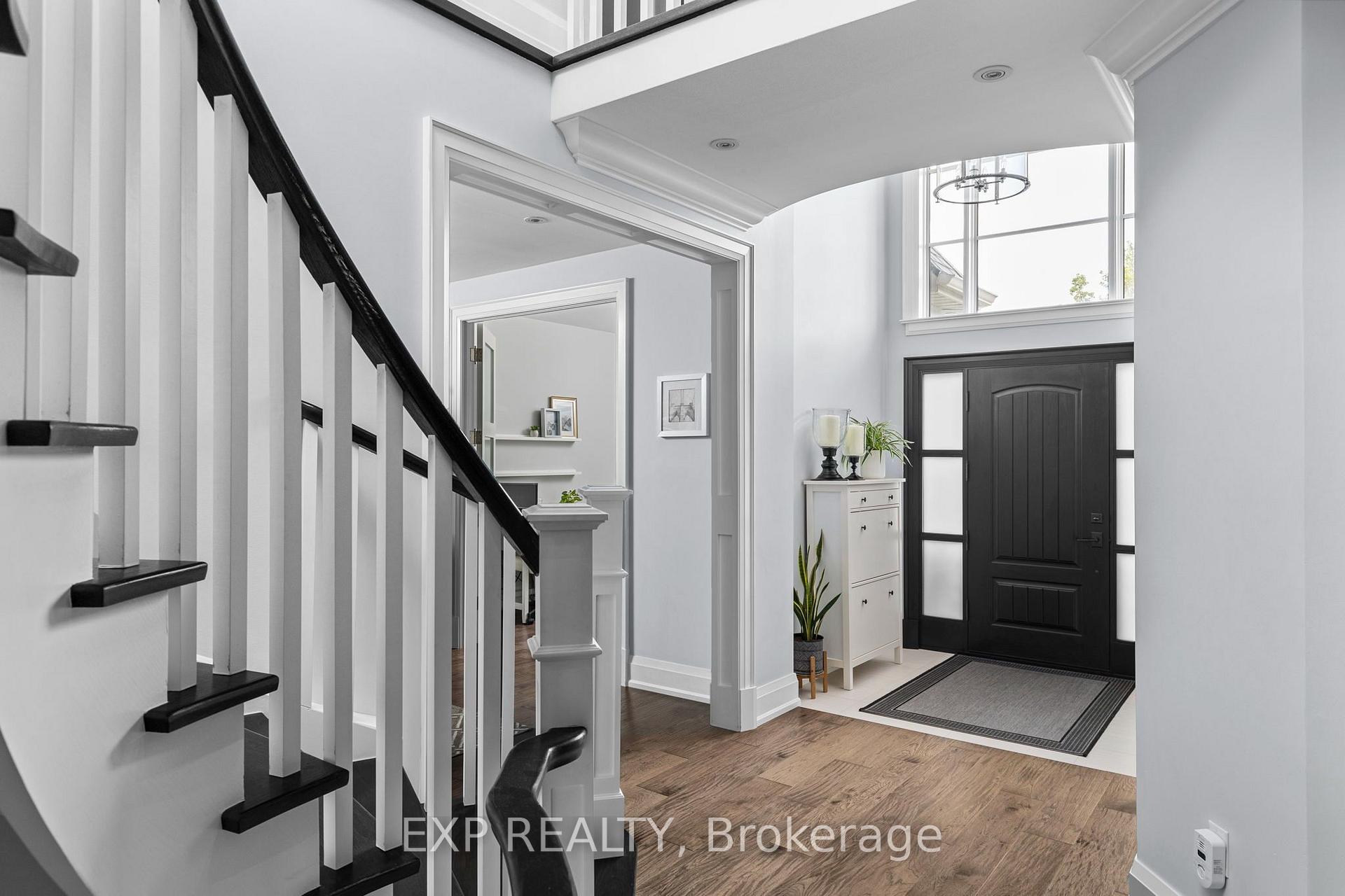 Photo 3 of 53 Glenside Drive, Vaughan, Maple — HOMEH