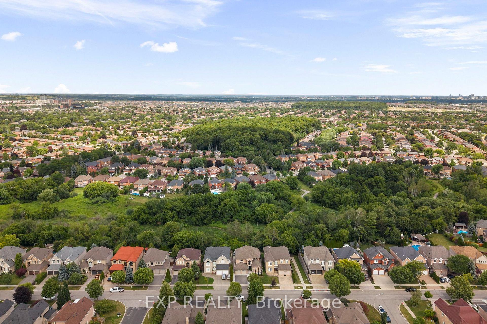 Photo 48 of 53 Glenside Drive, Vaughan, Maple — HOMEH