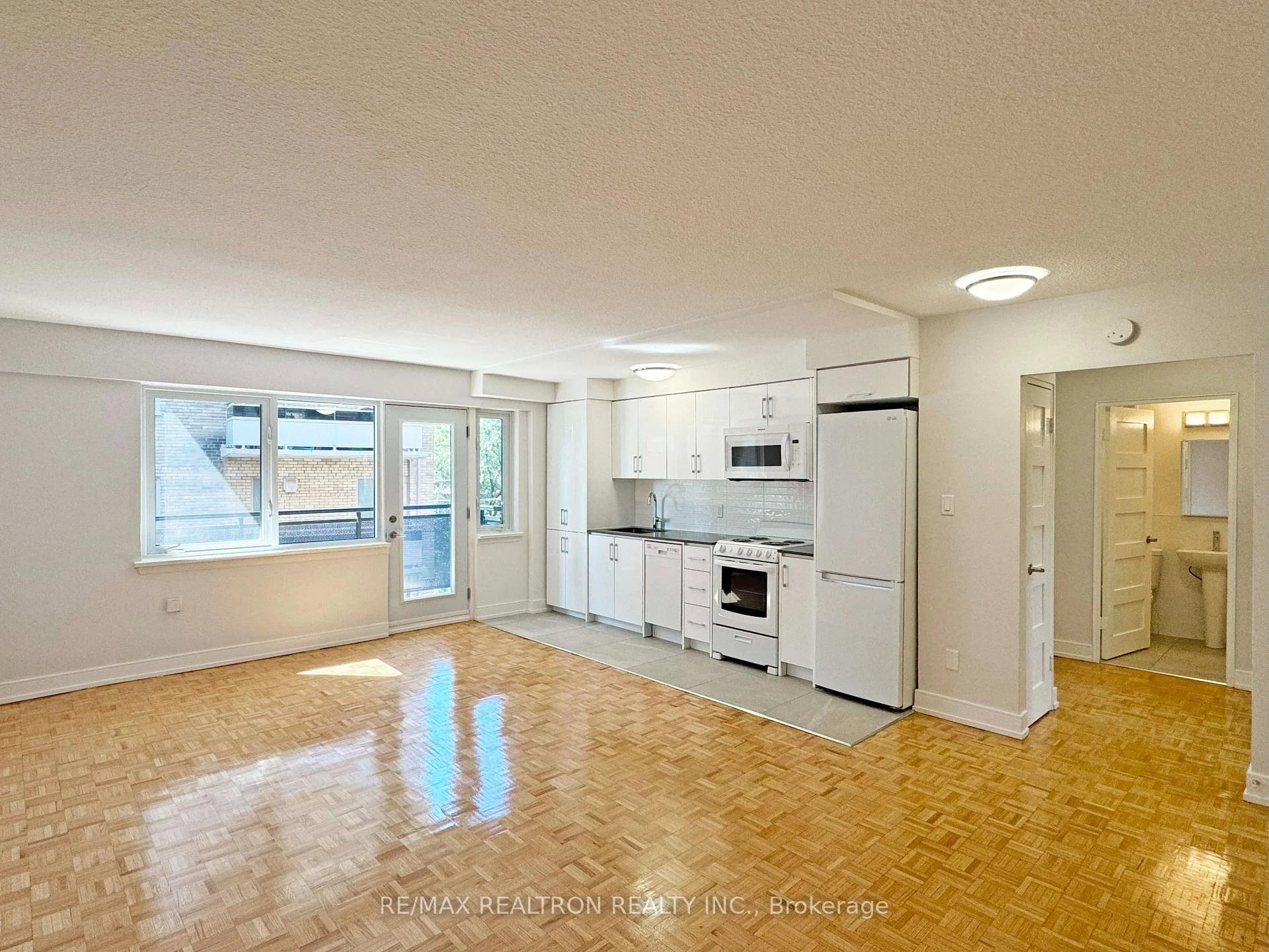 Photo 5 of Unit 607, 95 Lawton Boulevard, Toronto, Yonge-St. Clair — HOMEH
