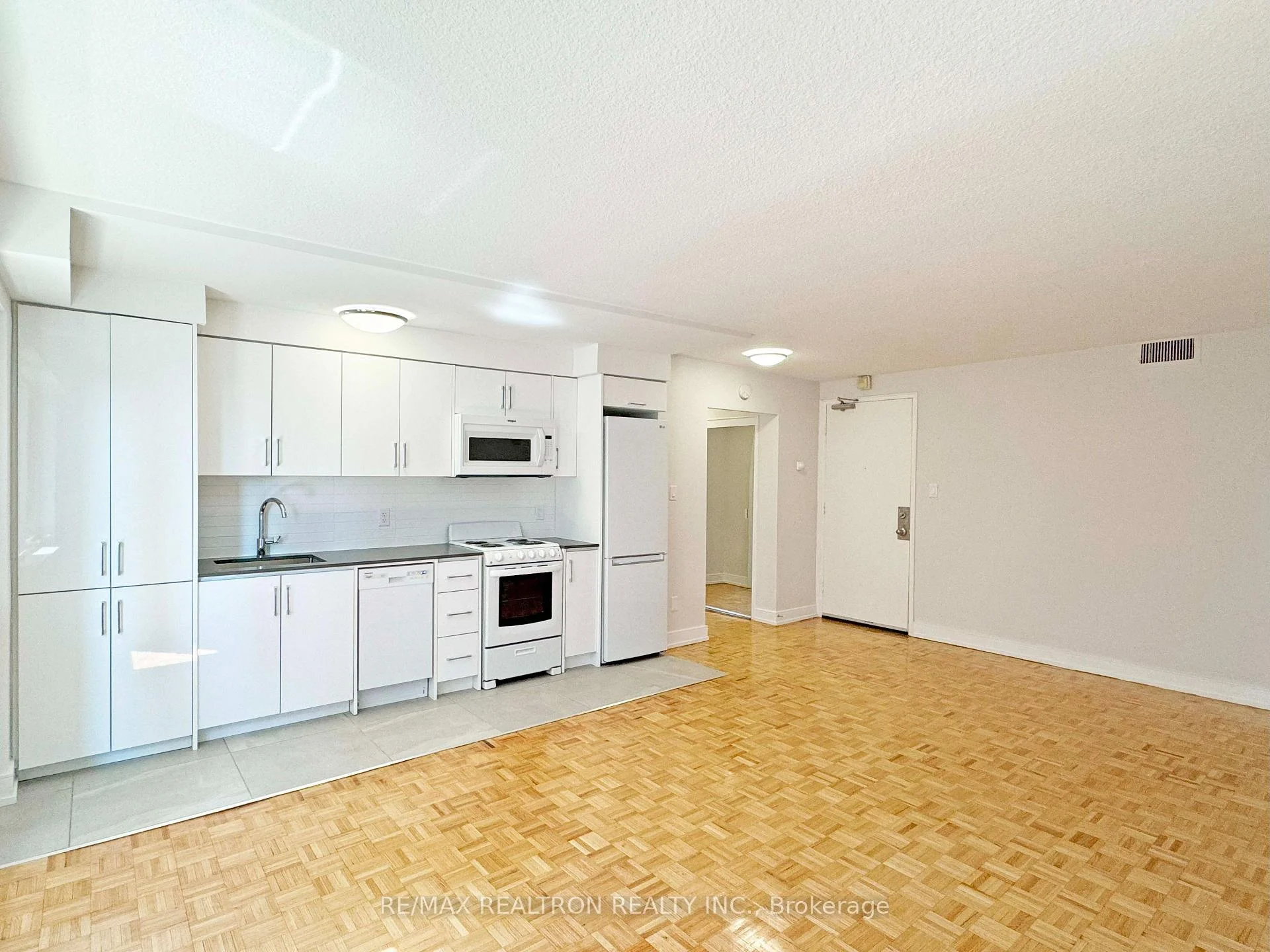 Photo 8 of Unit 607, 95 Lawton Boulevard, Toronto, Yonge-St. Clair — HOMEH