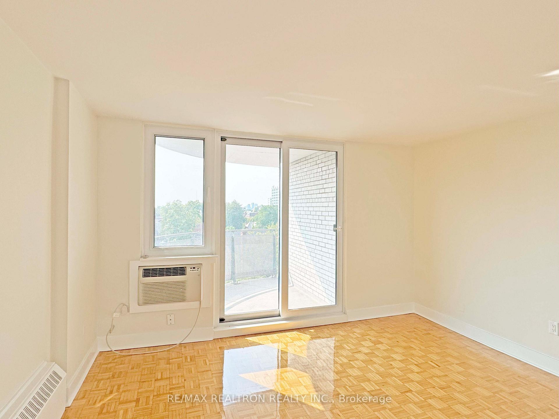Photo 3 of Unit 402, 485 Huron Street, Toronto, The Annex — HOMEH