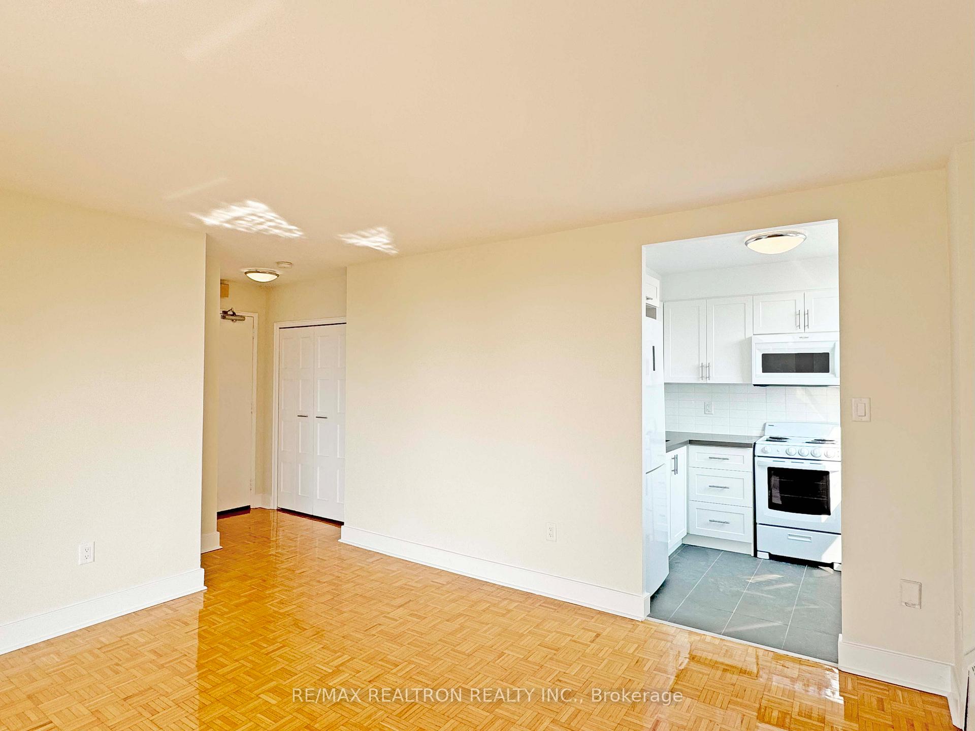 Photo 6 of Unit 402, 485 Huron Street, Toronto, The Annex — HOMEH