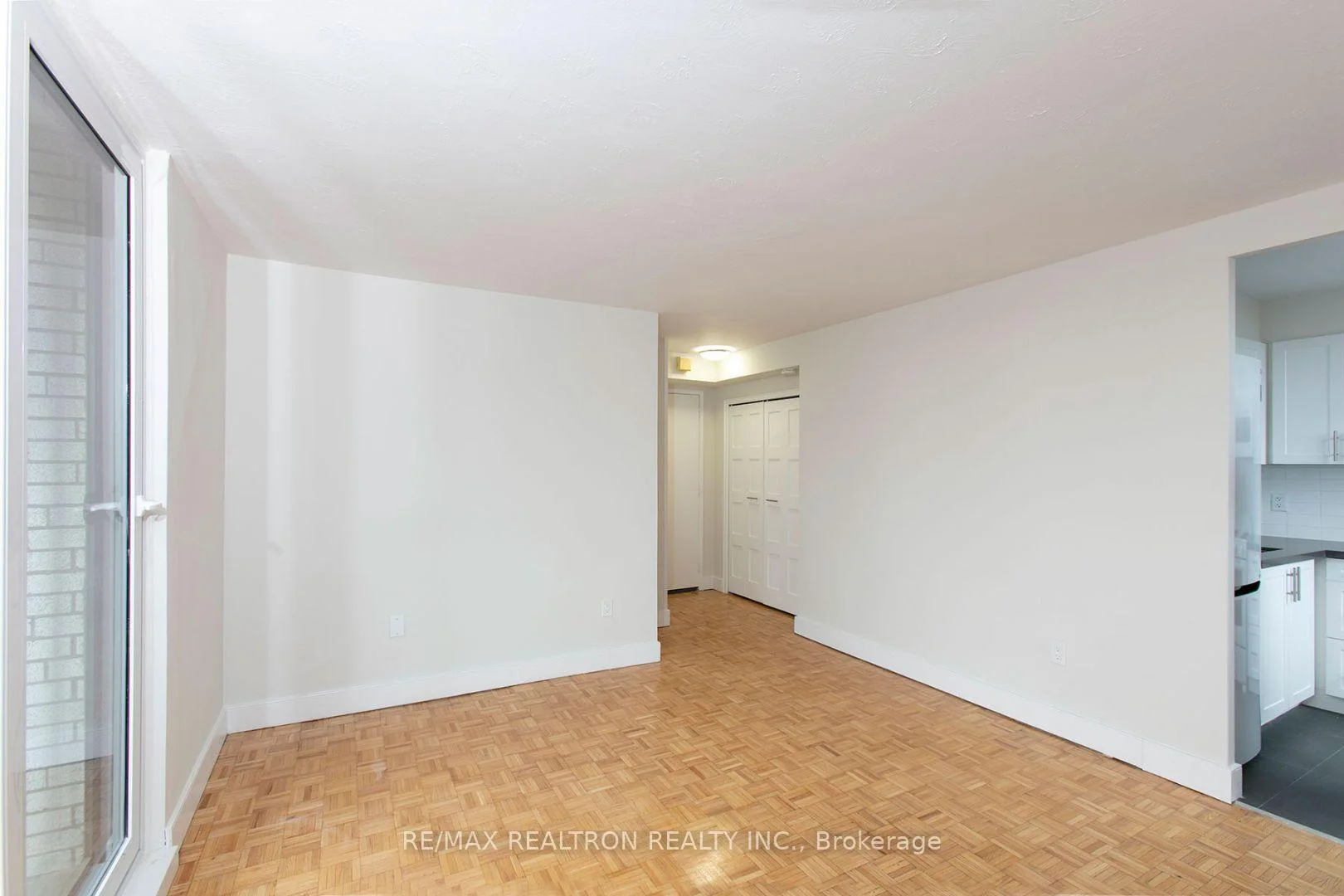Photo 4 of Unit 402, 485 Huron Street, Toronto, The Annex — HOMEH