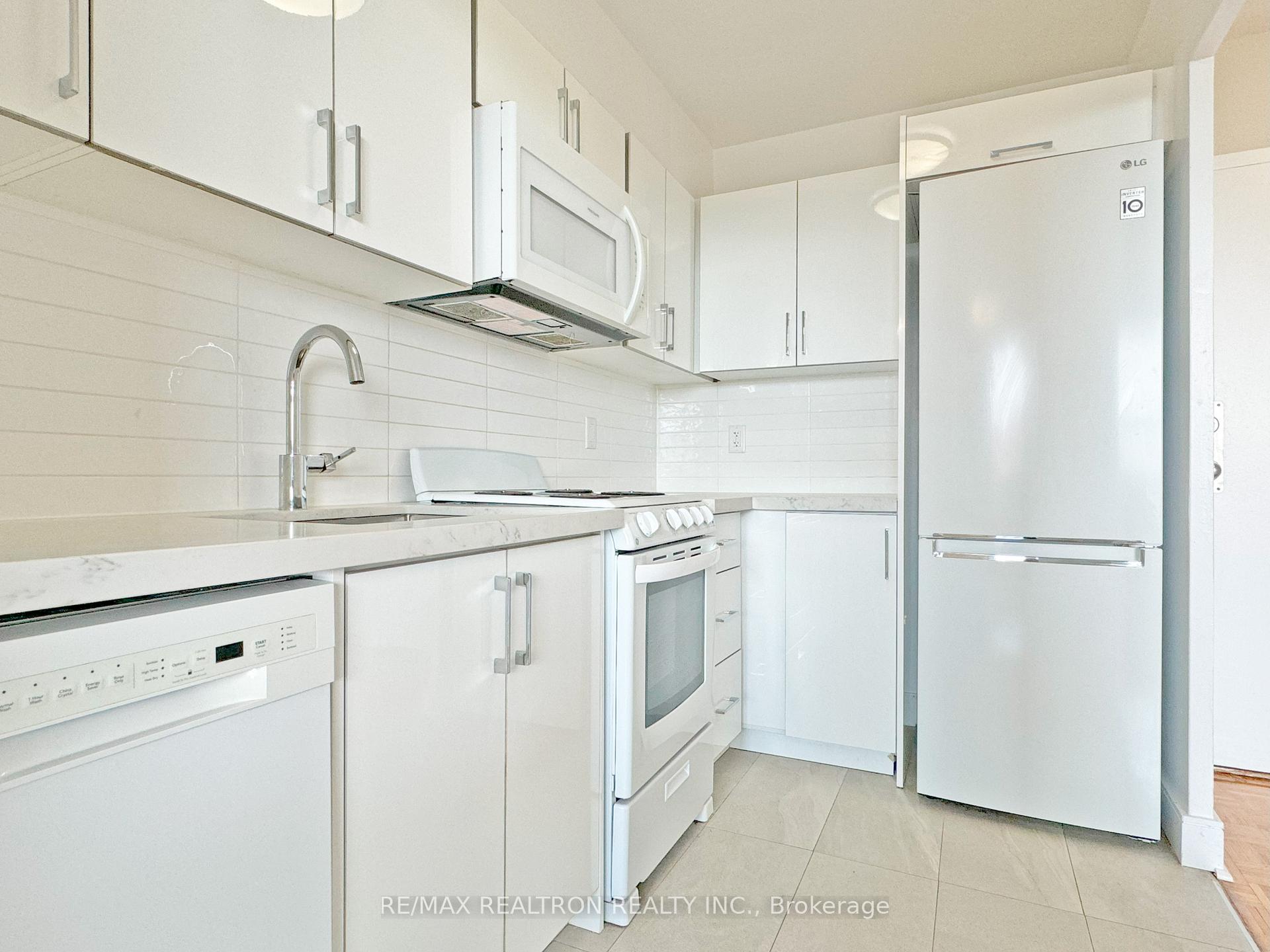 Photo 3 of Unit 409, 1500 Bathurst Street, Toronto, Humewood-Cedarvale — HOMEH