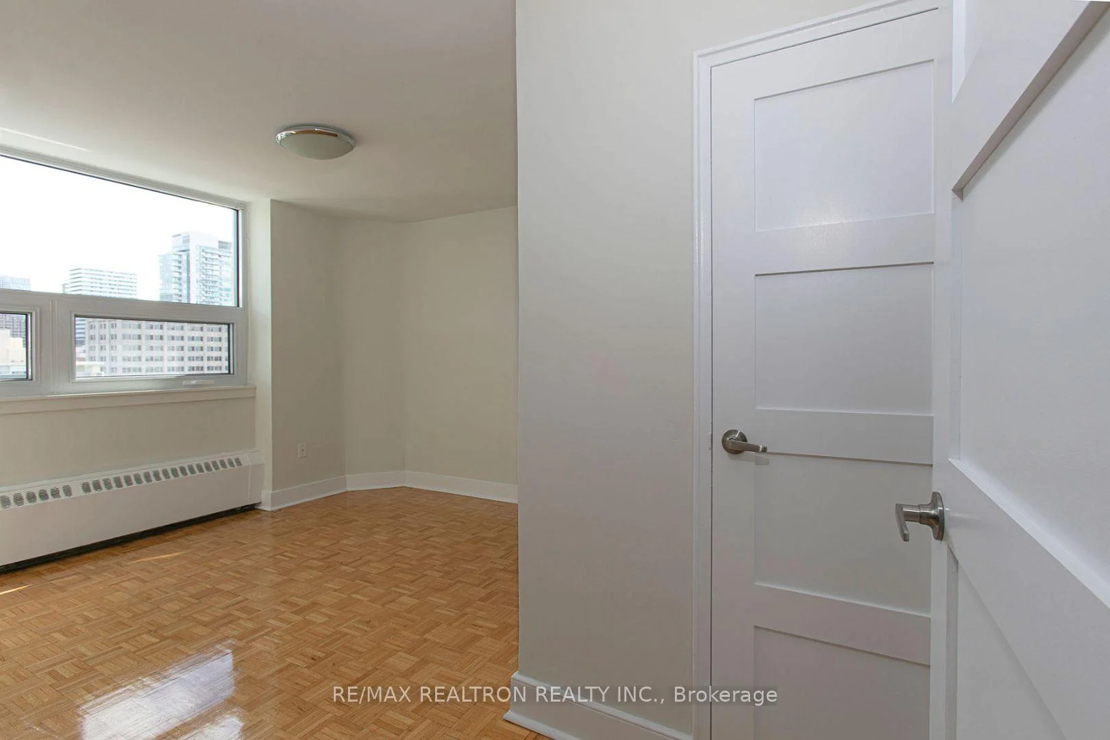Photo 6 of Unit 406, 485 Huron Street, Toronto, The Annex — HOMEH
