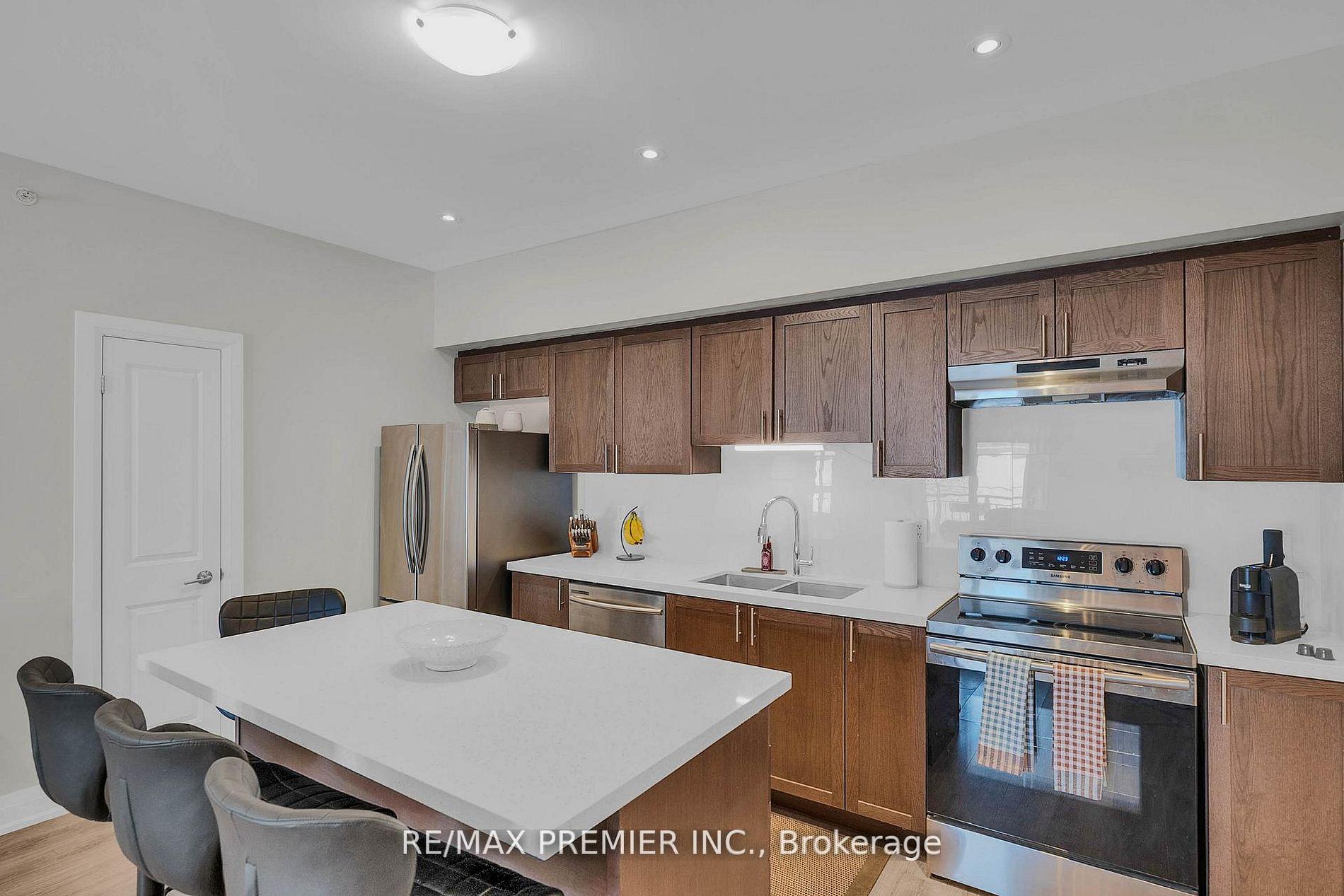 Photo 10 of Unit 110, 299 Cundles Road E, Barrie, Alliance — HOMEH
