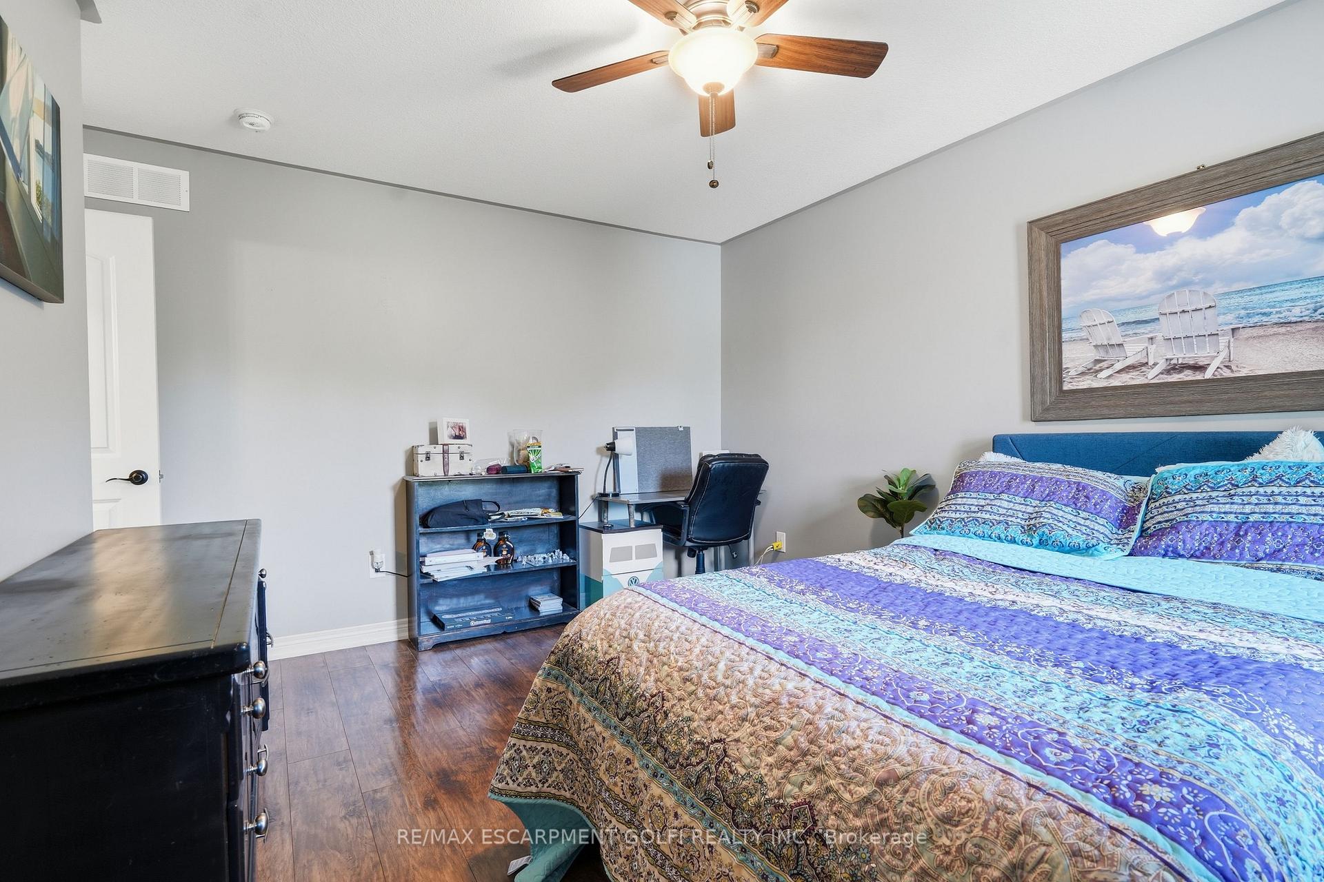 Photo 11 of 379 Michael Drive, Welland, N. Welland — HOMEH