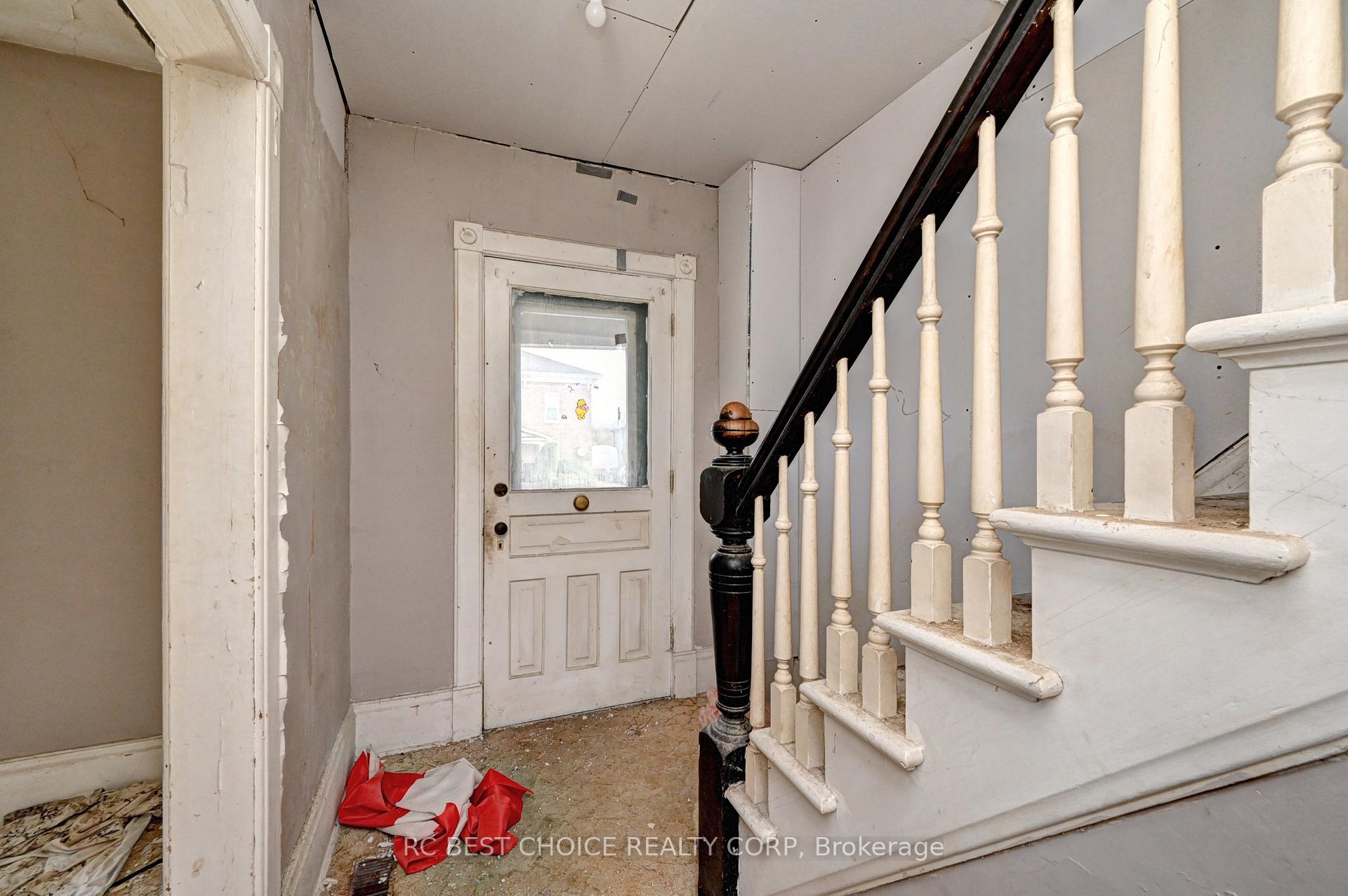 Photo 4 of 263-265 Mill Street, Kitchener, Southdale — HOMEH