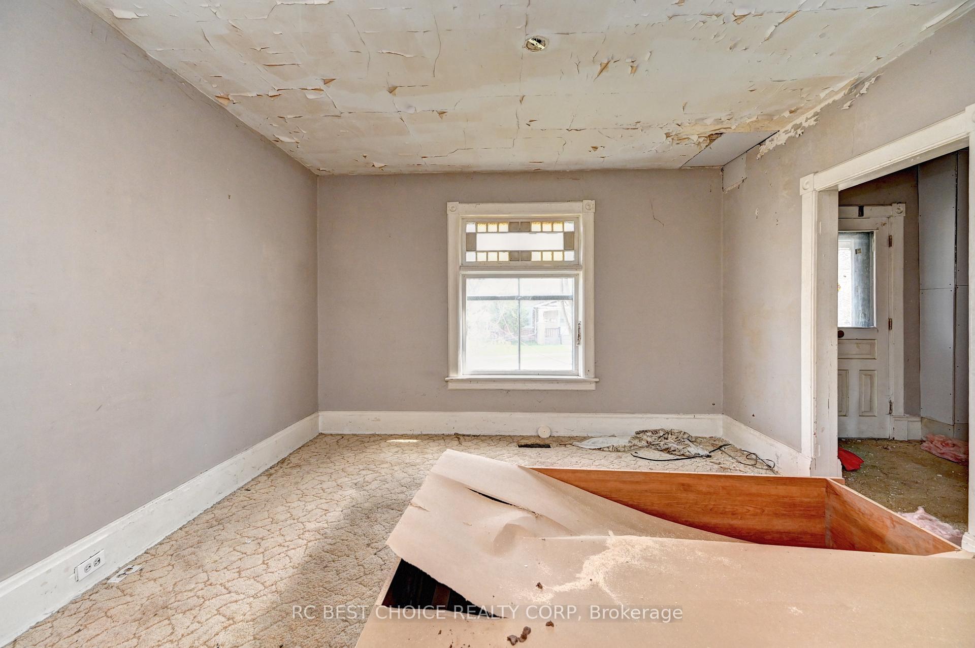 Photo 5 of 263-265 Mill Street, Kitchener, Southdale — HOMEH
