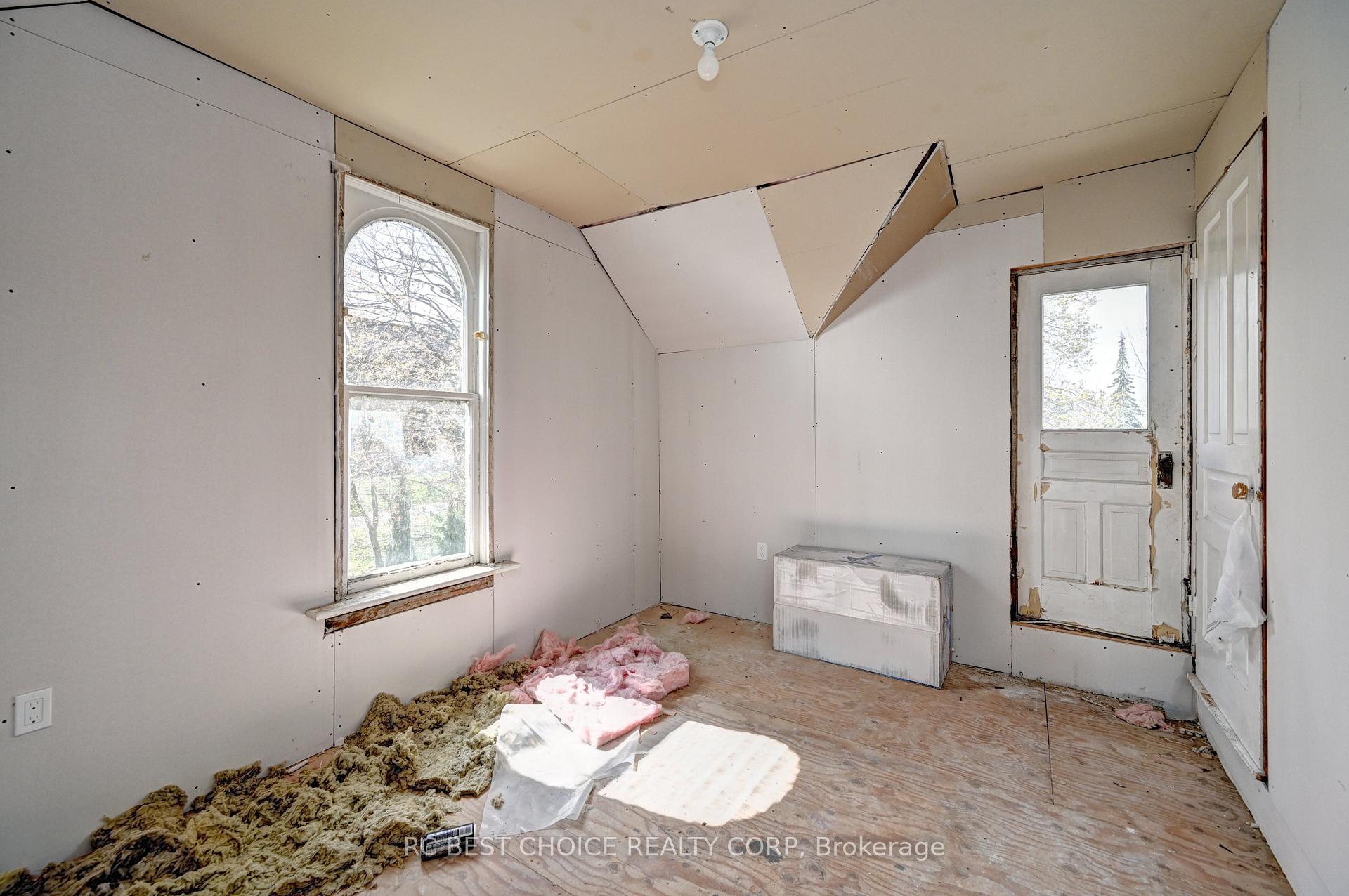 Photo 15 of 263-265 Mill Street, Kitchener, Southdale — HOMEH