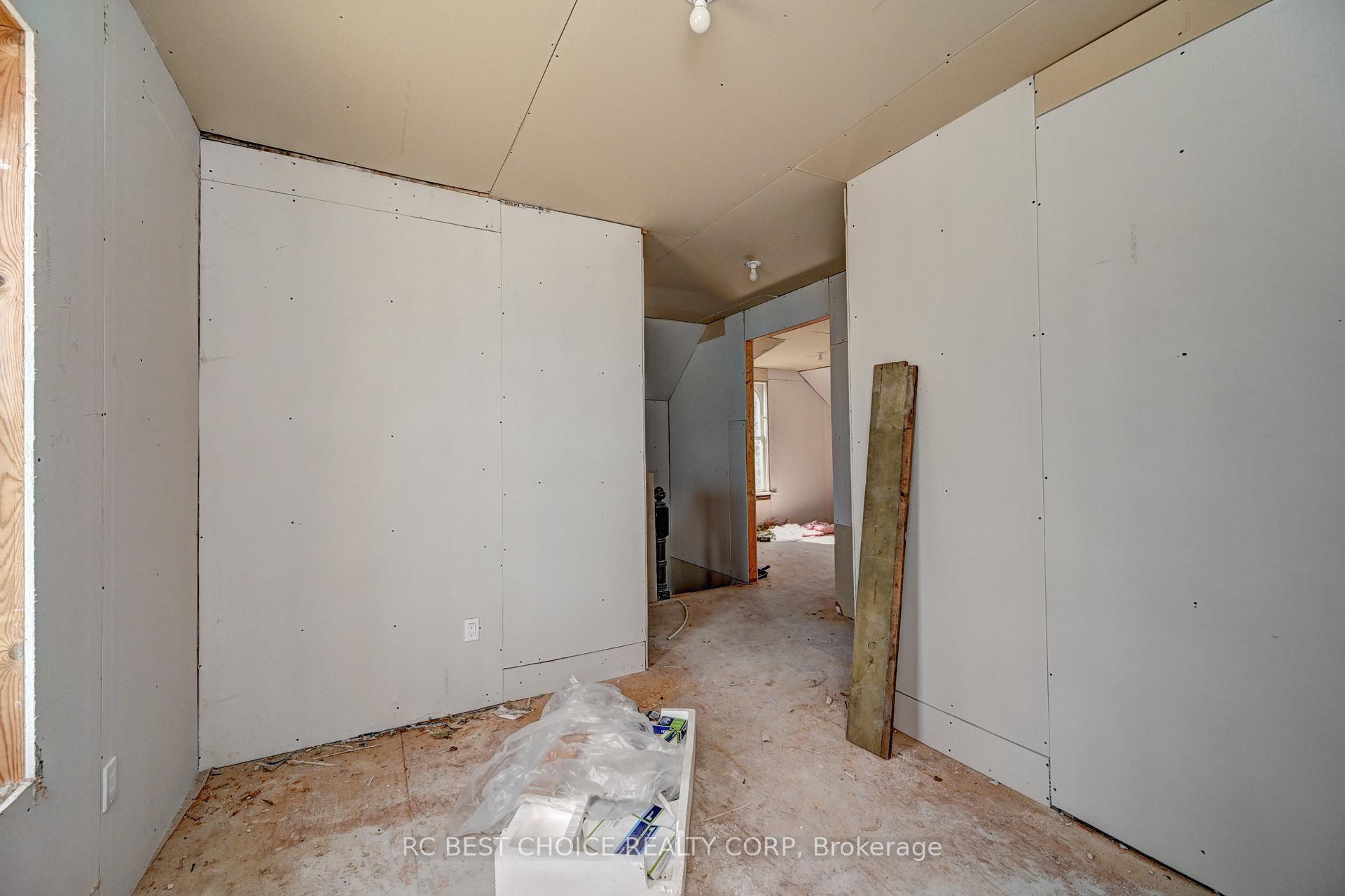 Photo 19 of 263-265 Mill Street, Kitchener, Southdale — HOMEH
