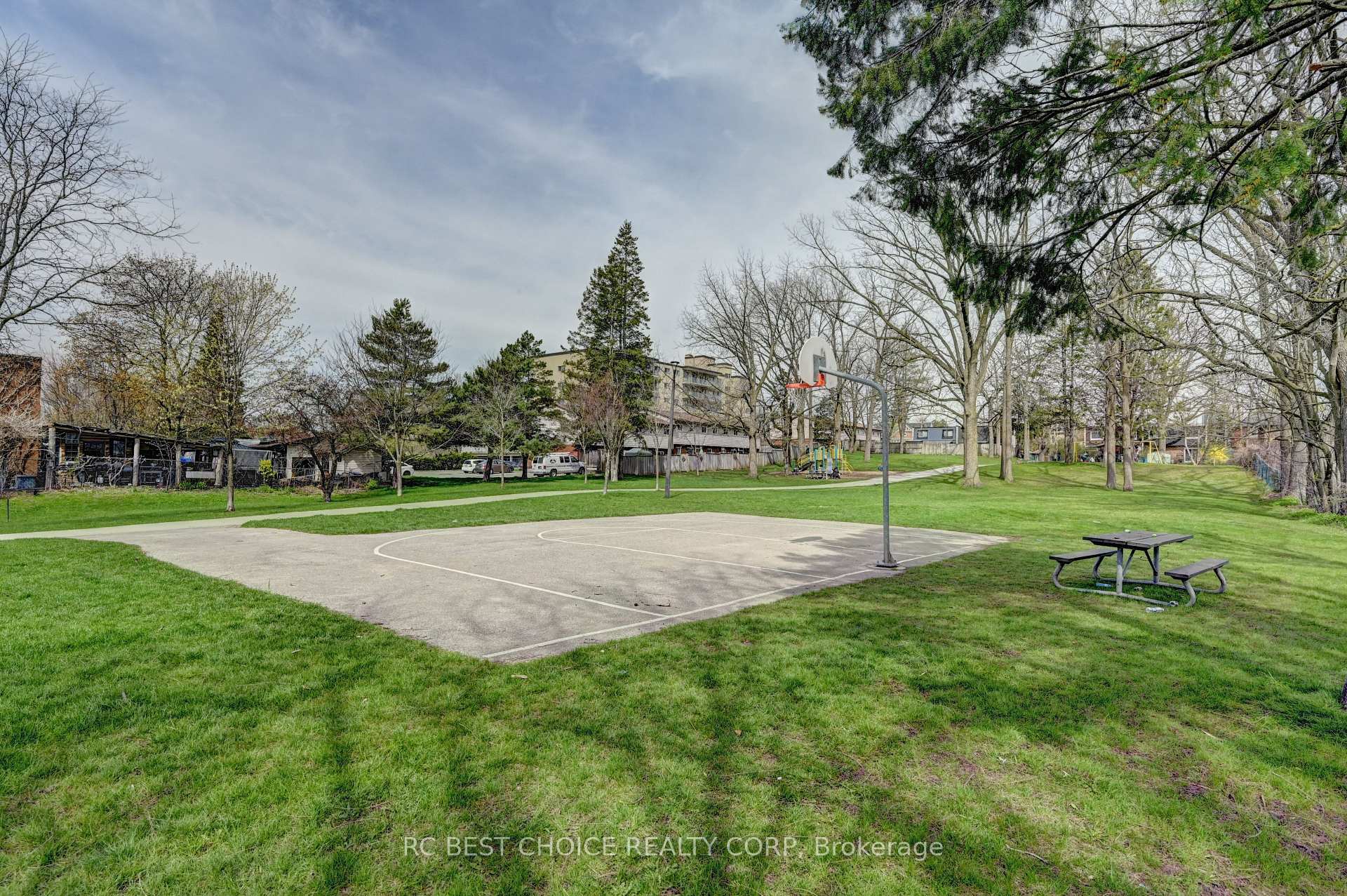 Photo 24 of 263-265 Mill Street, Kitchener, Southdale — HOMEH